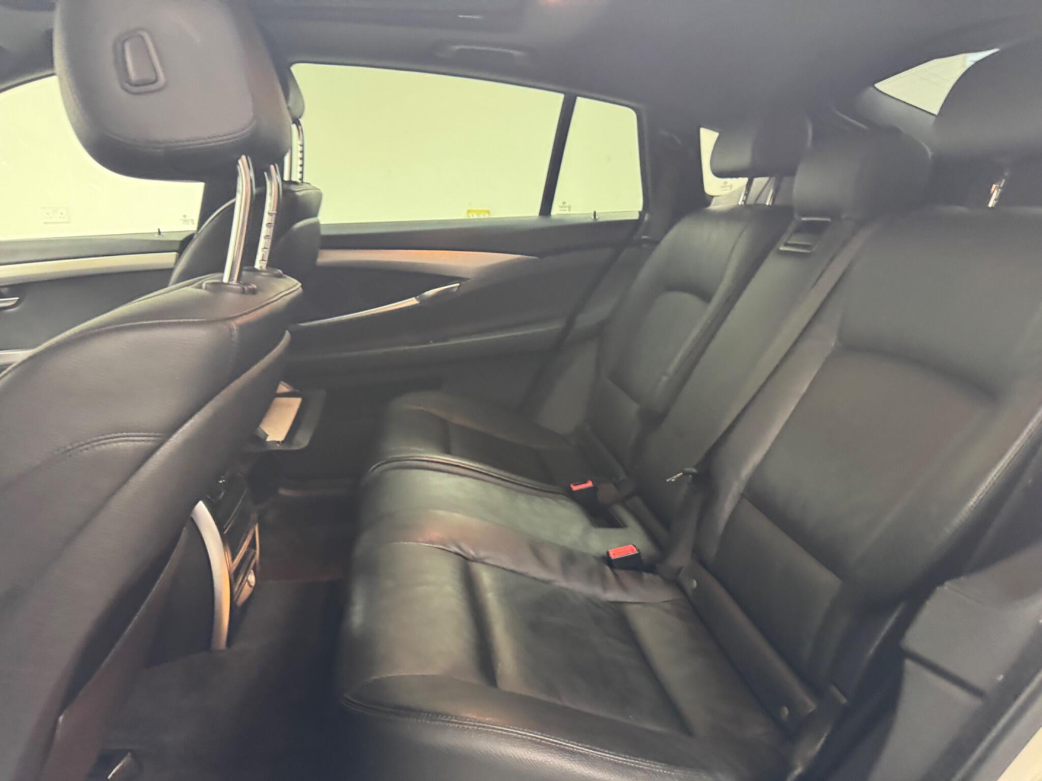 BMW 5 Series view 14