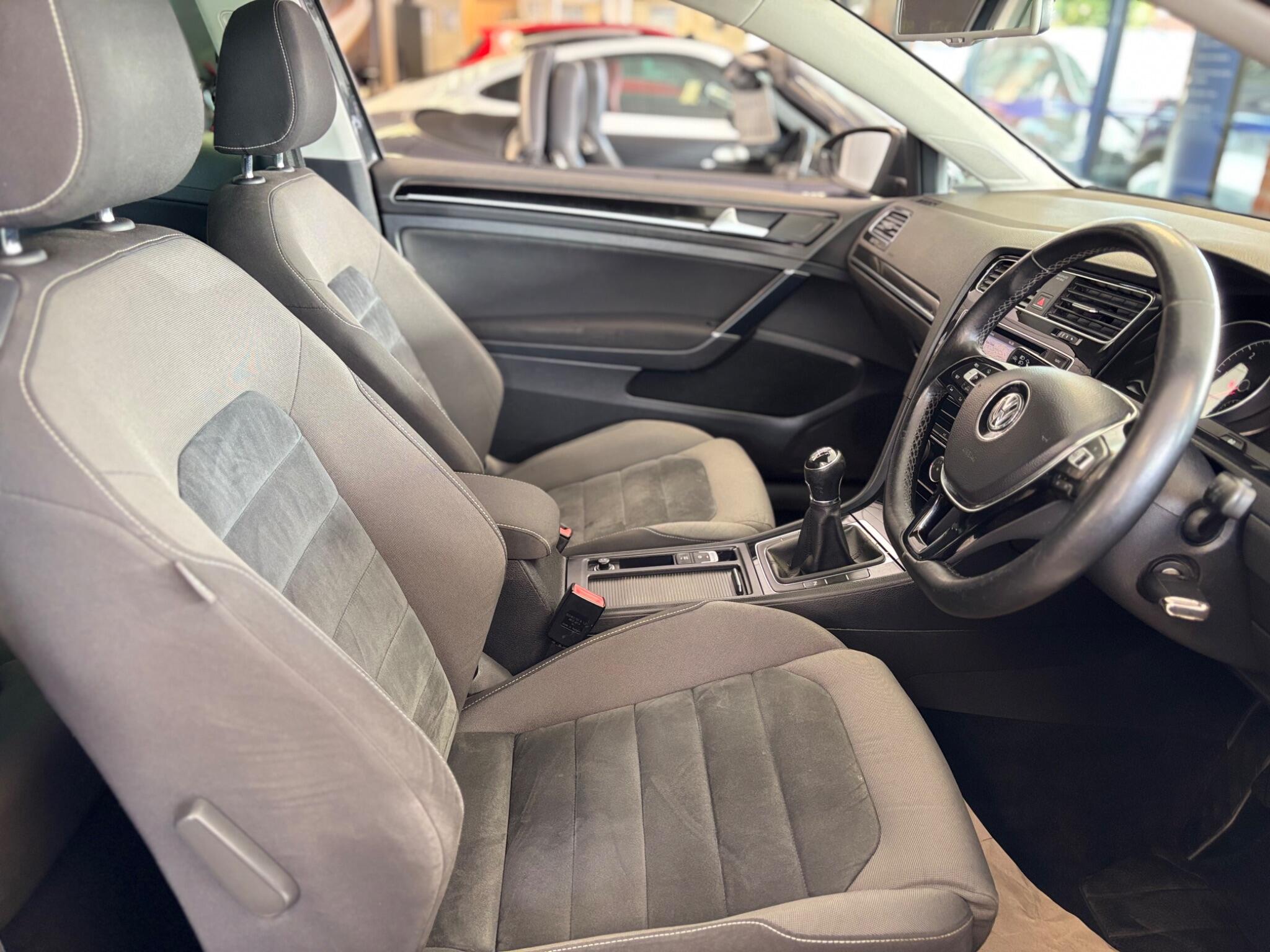 Volkswagen Golf view 11