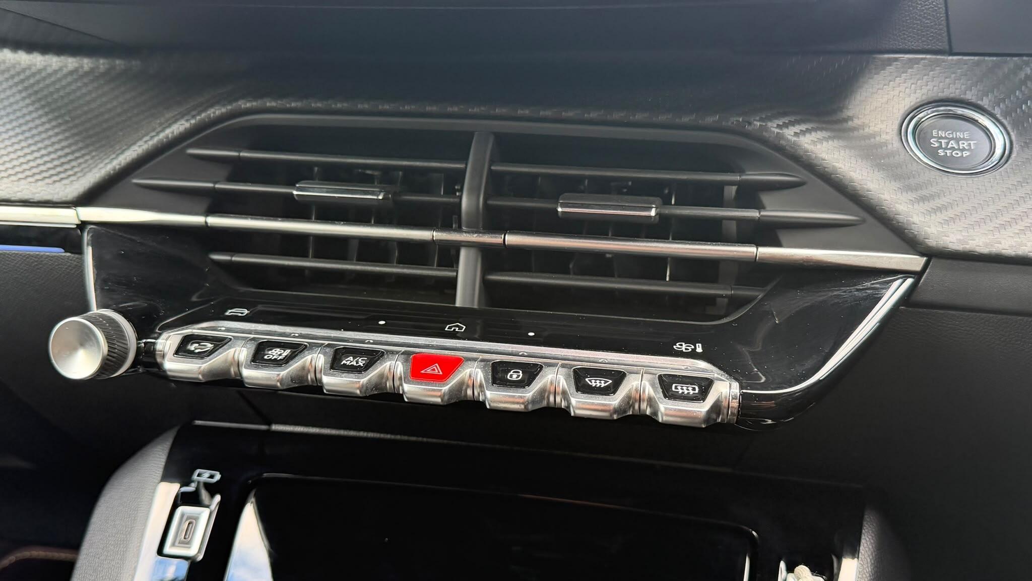 Peugeot 2008 view 16