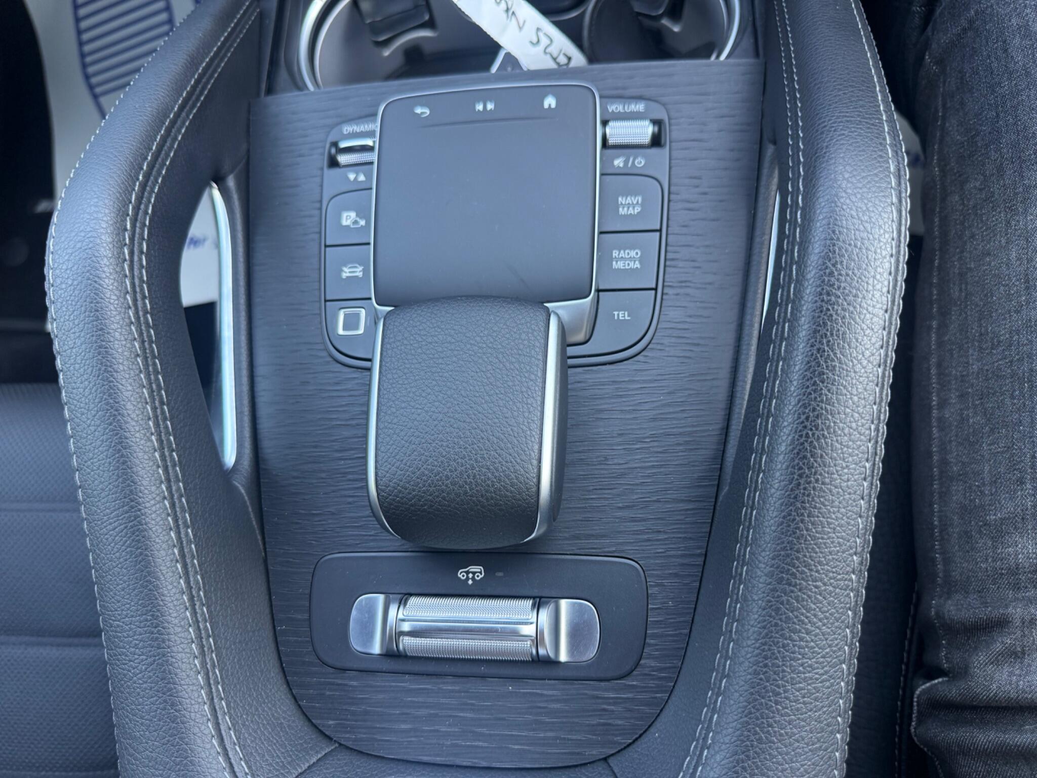 Mercedes-Benz GLS view 21