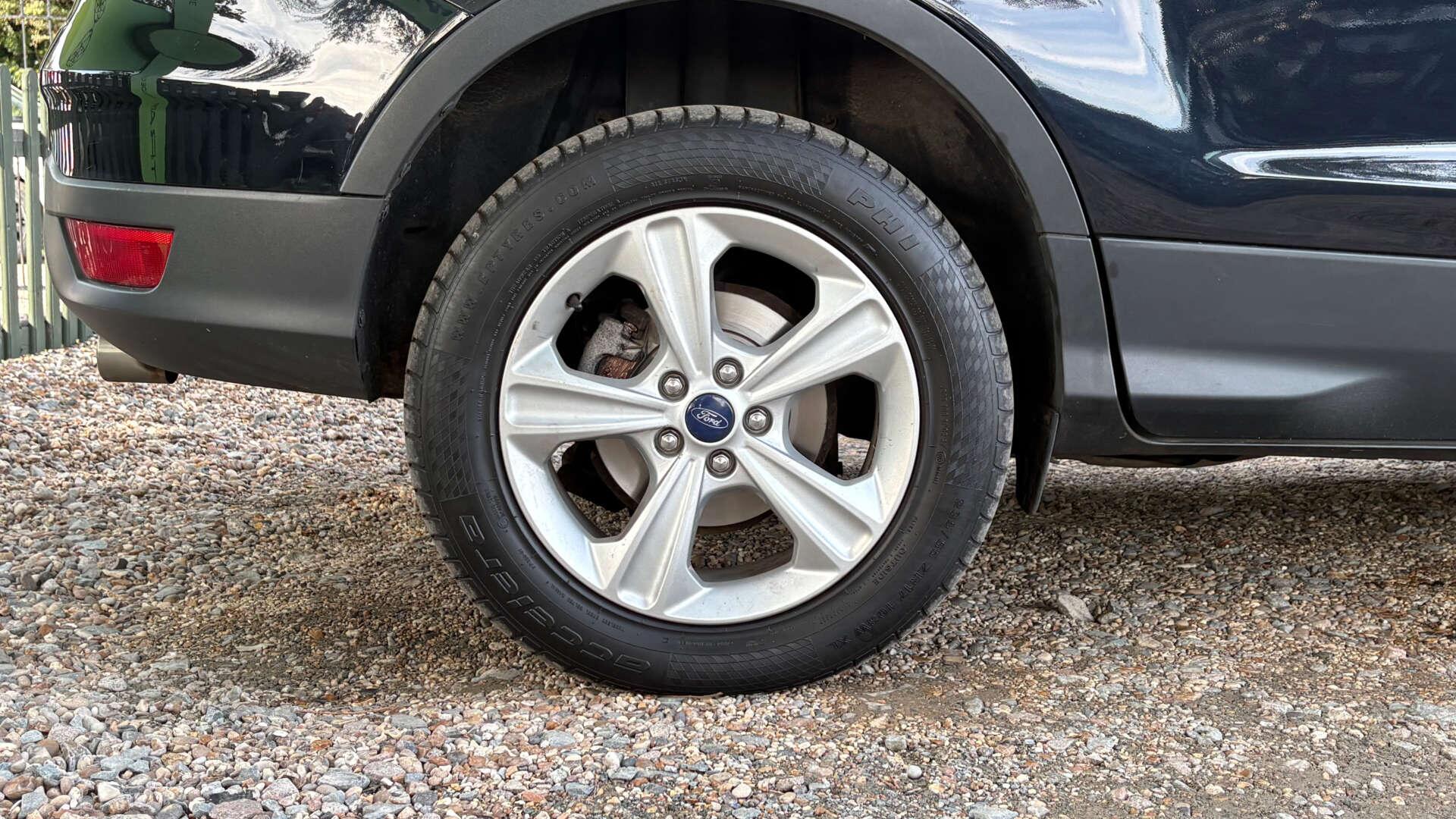Ford Kuga view 34