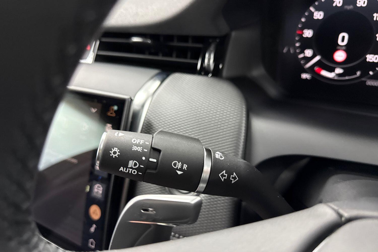 Land Rover Discovery Sport view 26
