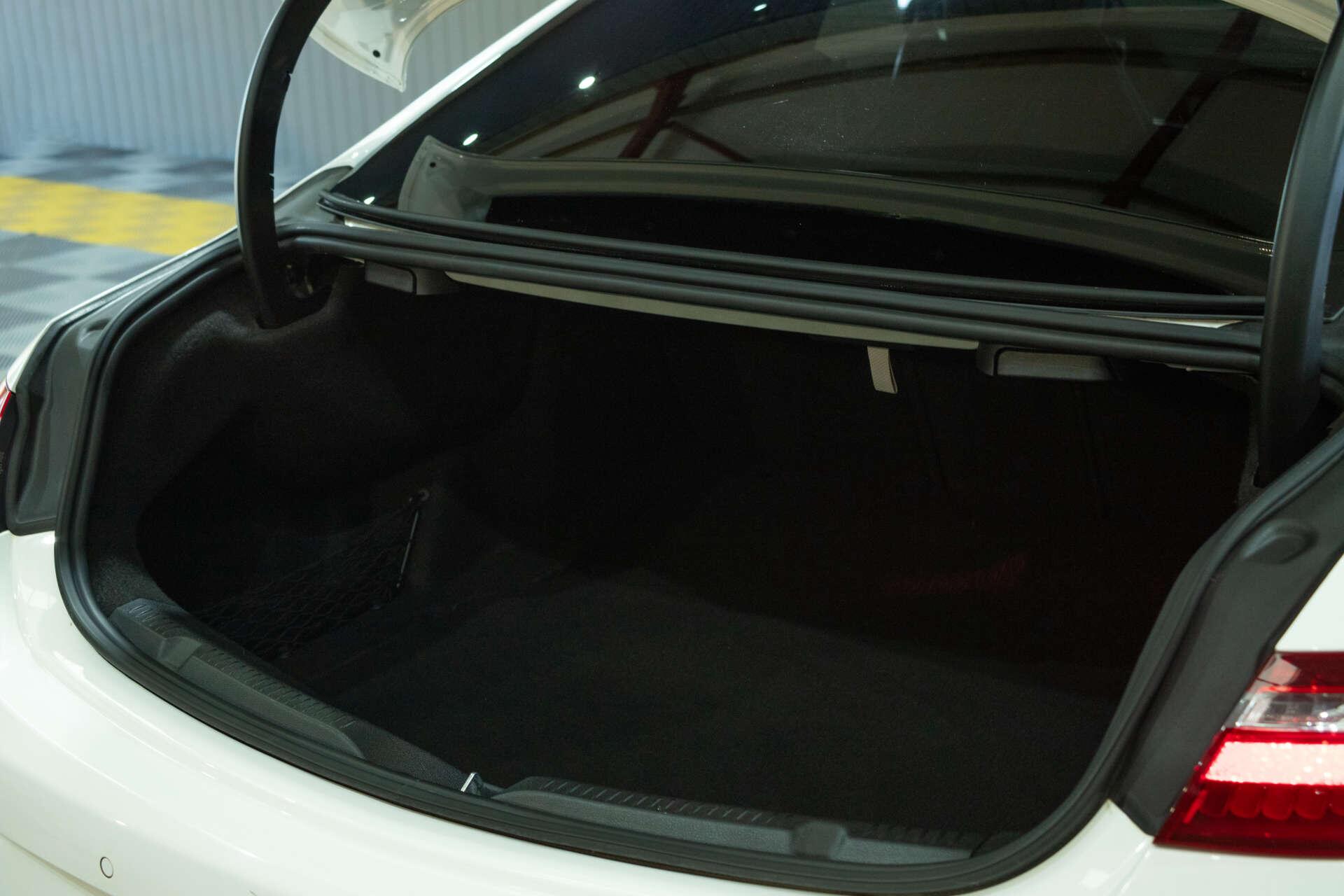 Mercedes-Benz E-Class view 31