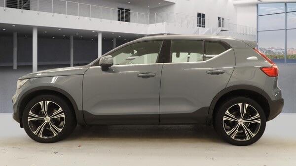 Volvo XC40 view 8