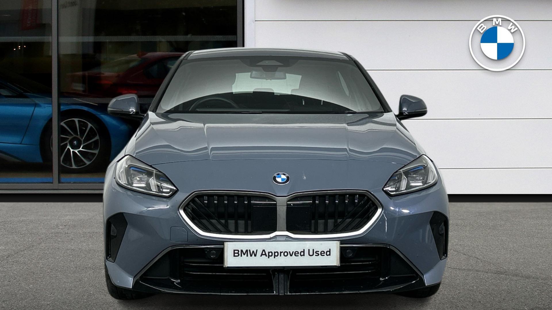 BMW 1 Series view 16