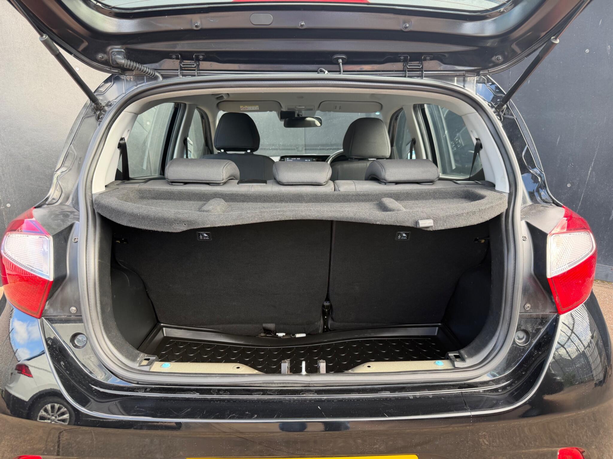 Hyundai I10 view 10