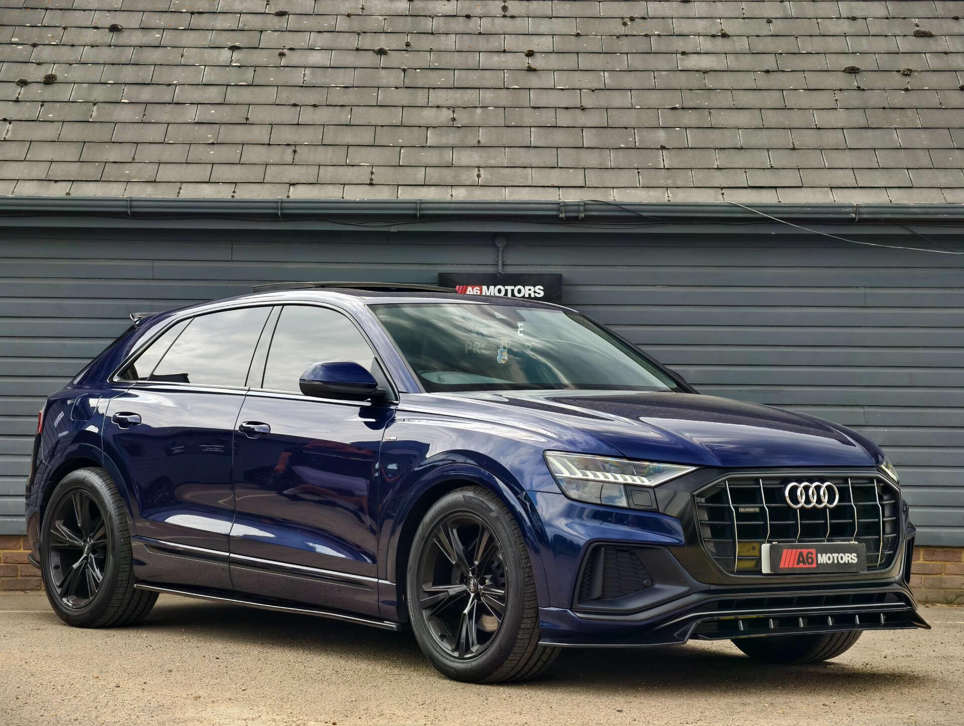 Audi Q8 view 4