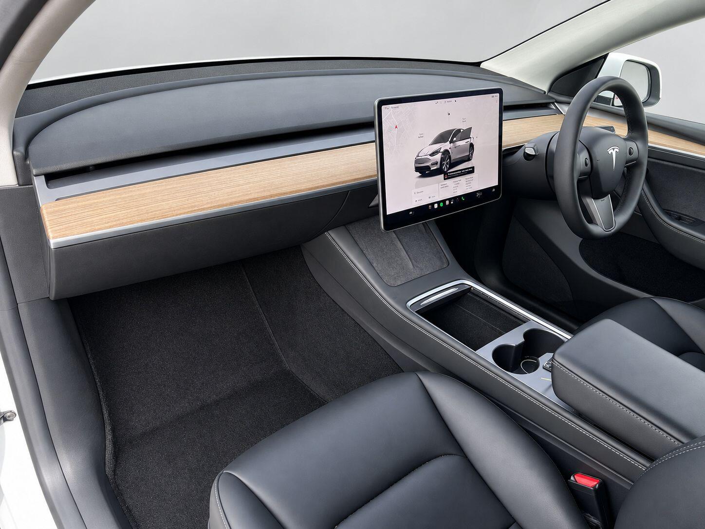 Tesla Model Y view 27