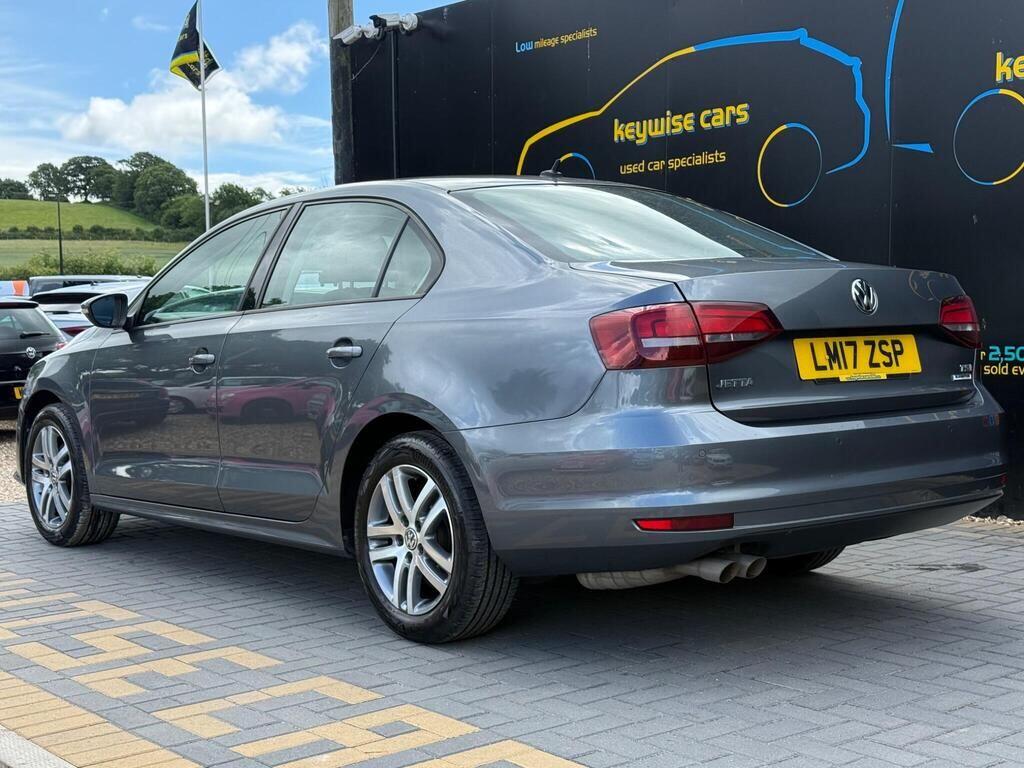 Volkswagen Jetta view 4