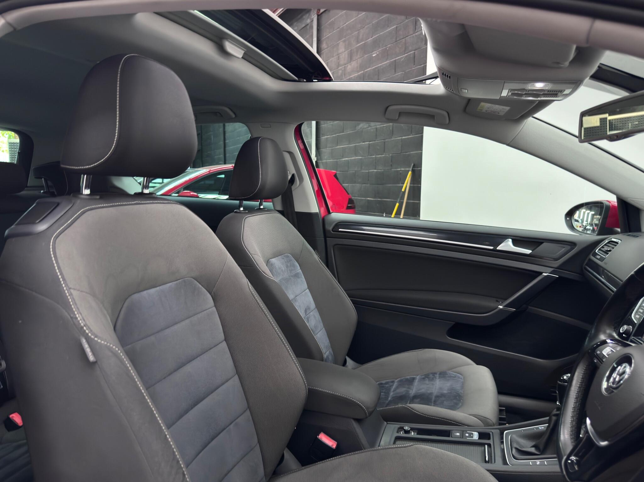 Volkswagen Golf view 17