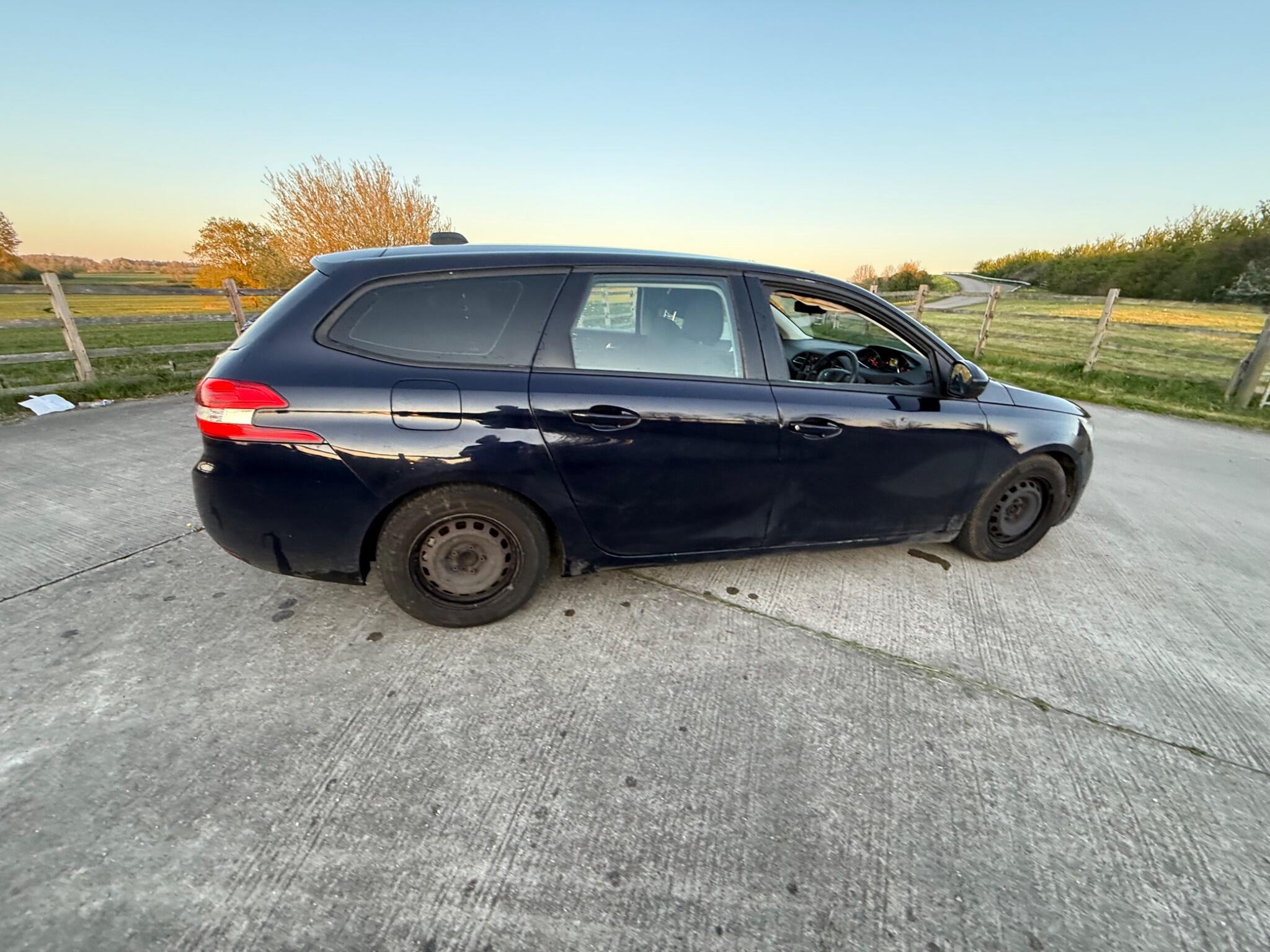Peugeot 308 SW 1.6 BlueHDi Access Euro 6 (s/s) 5dr — photo 19 of 84