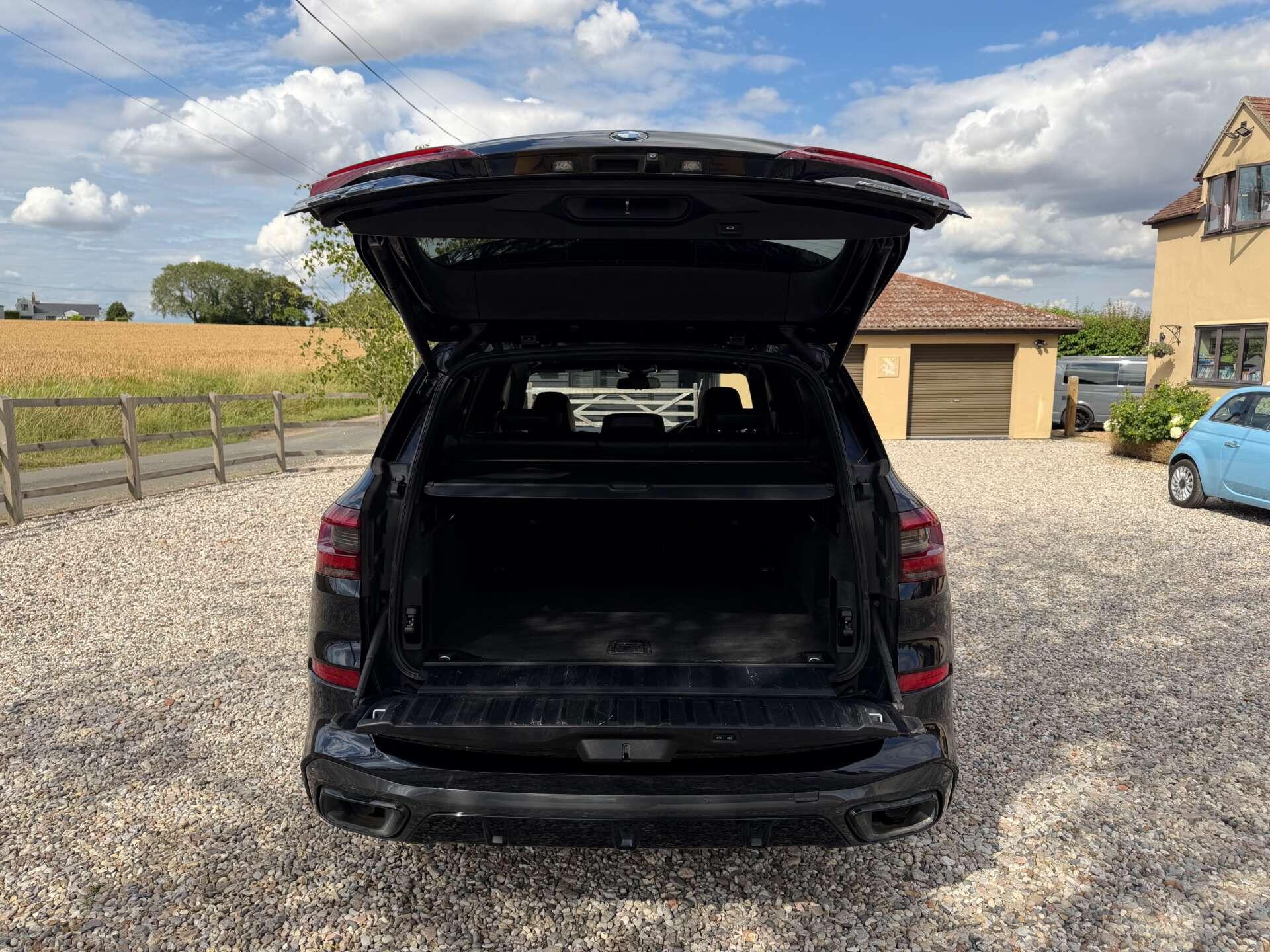 BMW X5 view 10