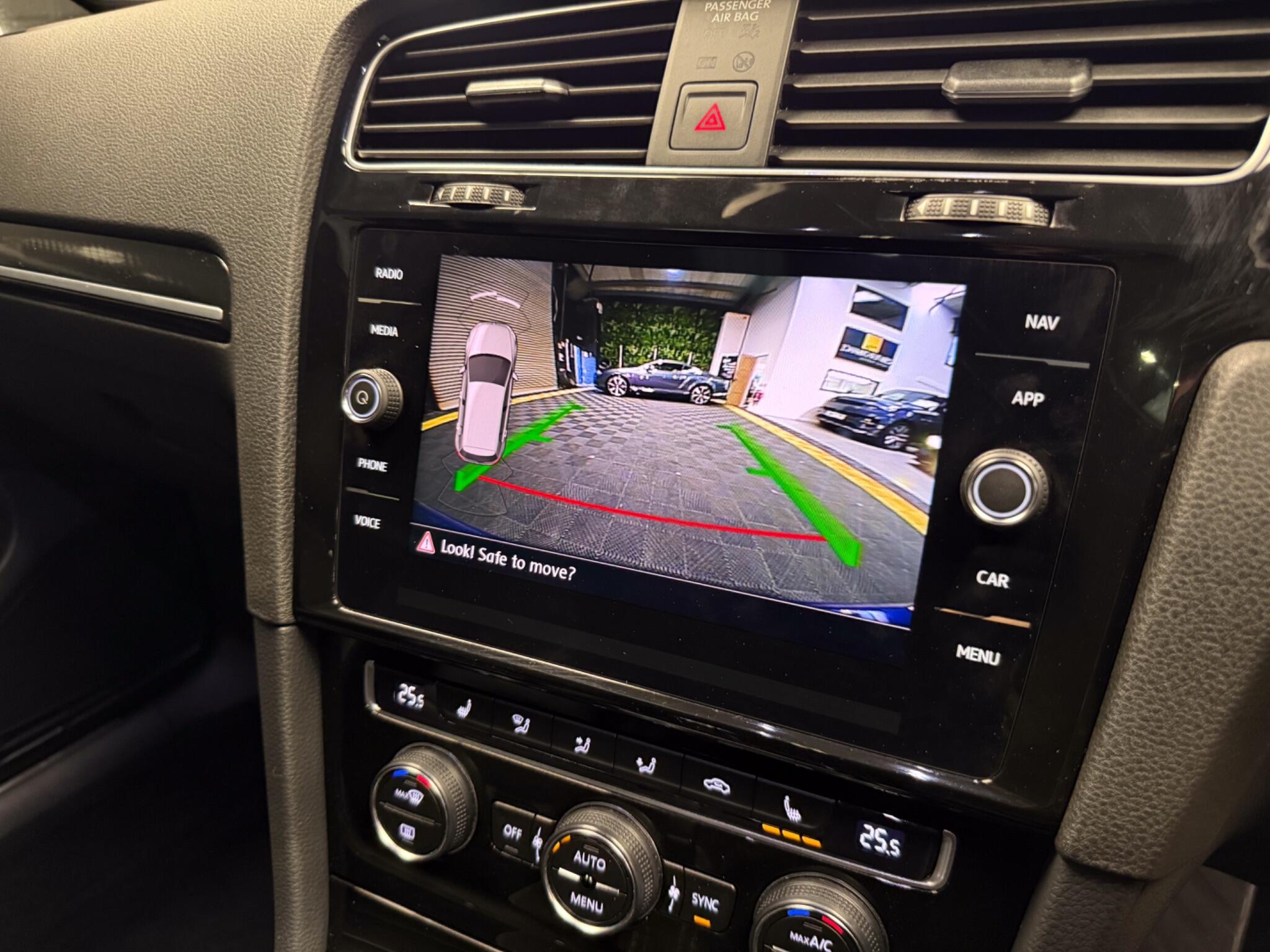Volkswagen Golf view 37