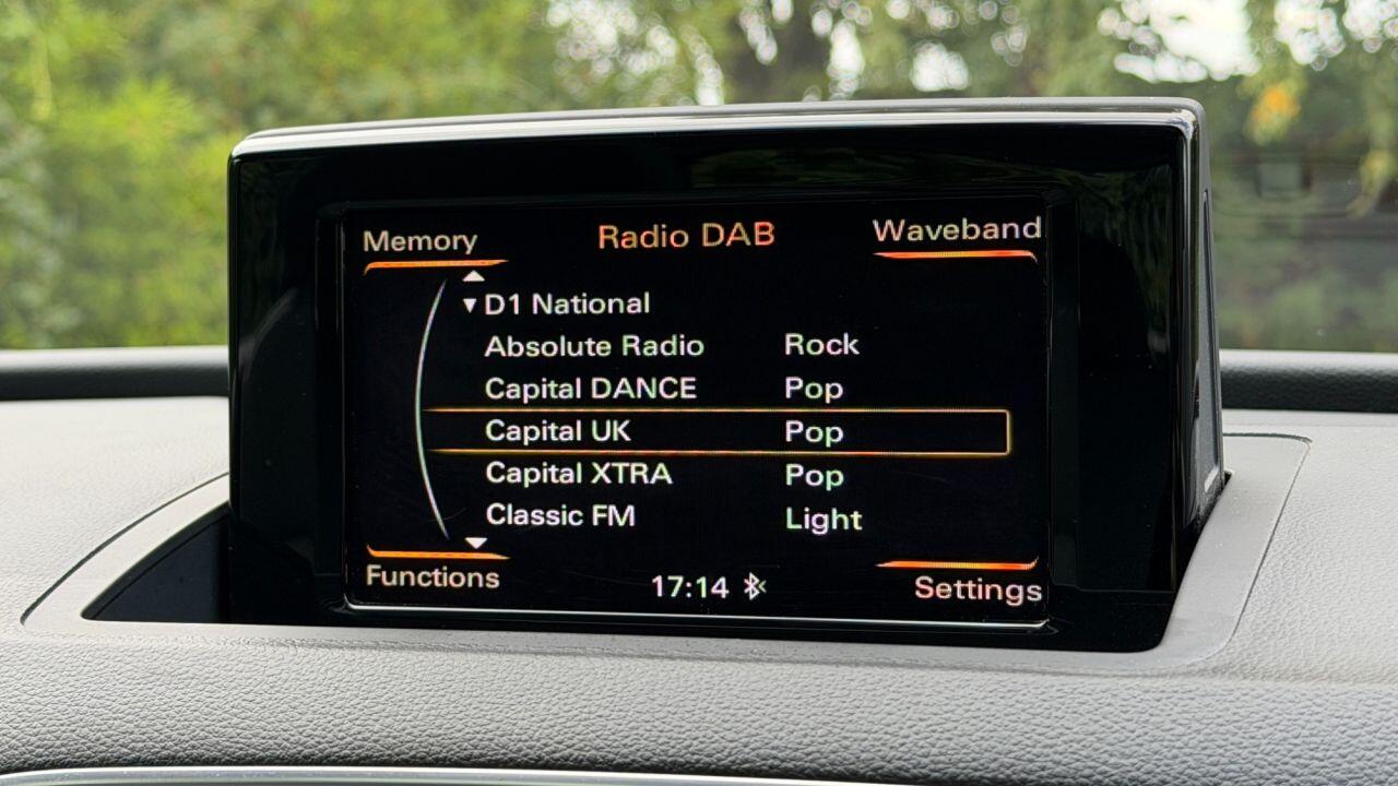 Audi Q3 view 20