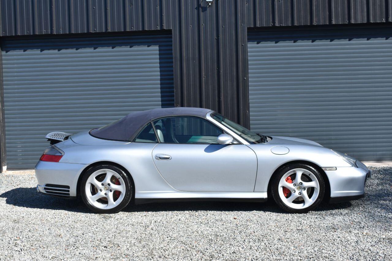 Porsche 911 view 6