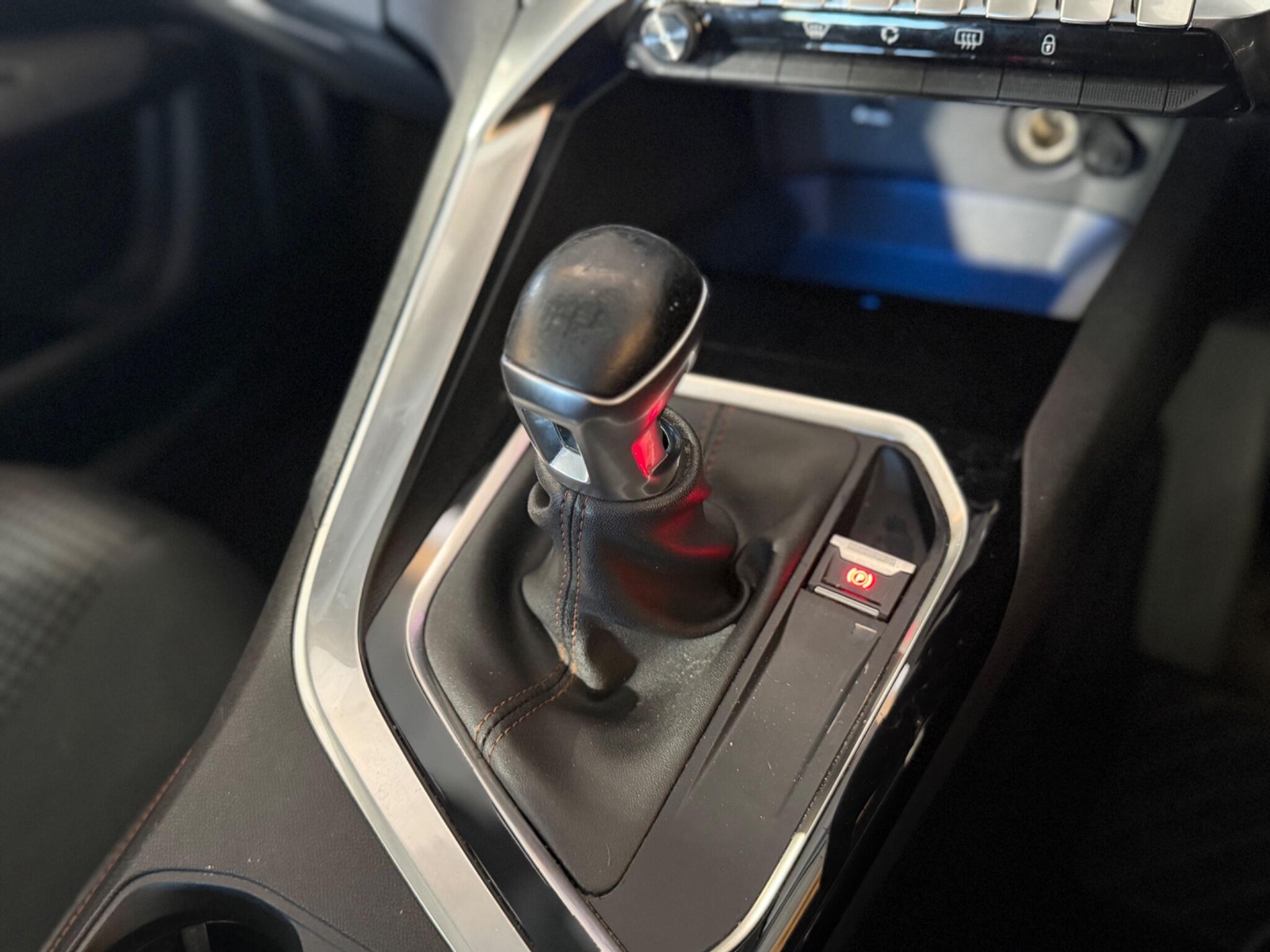 Peugeot 3008 view 13