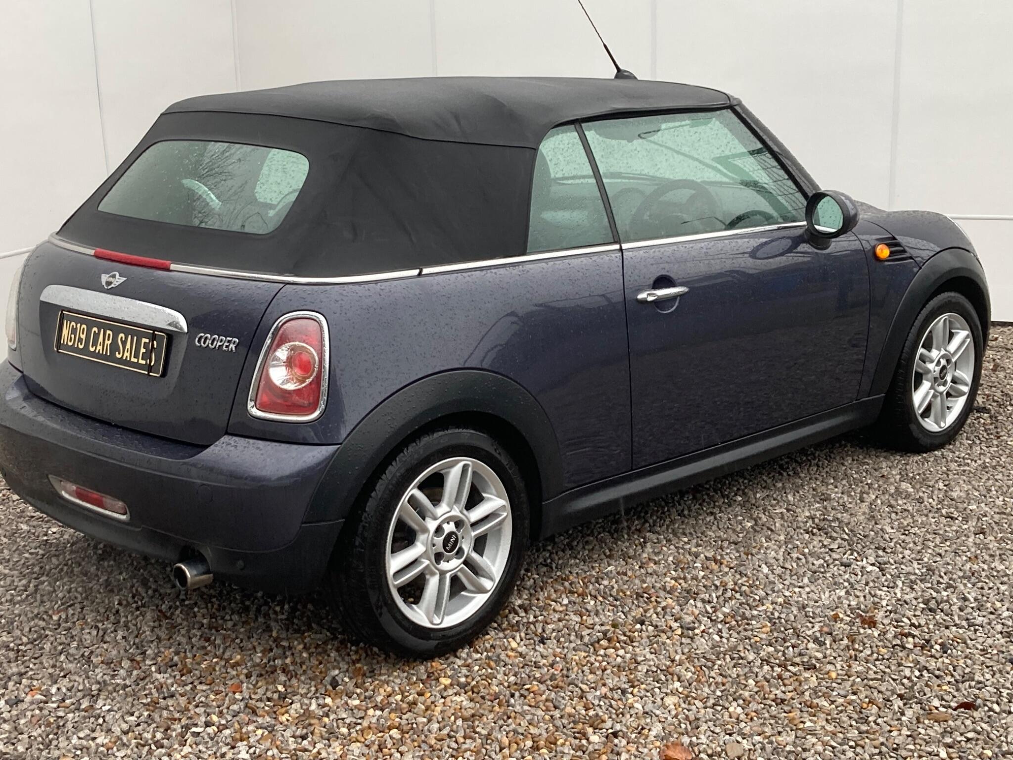 2013 MINI Convertible image 5