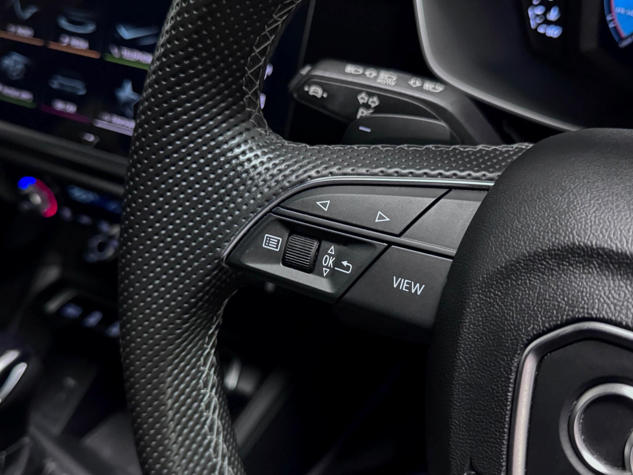 Audi Q3 view 12