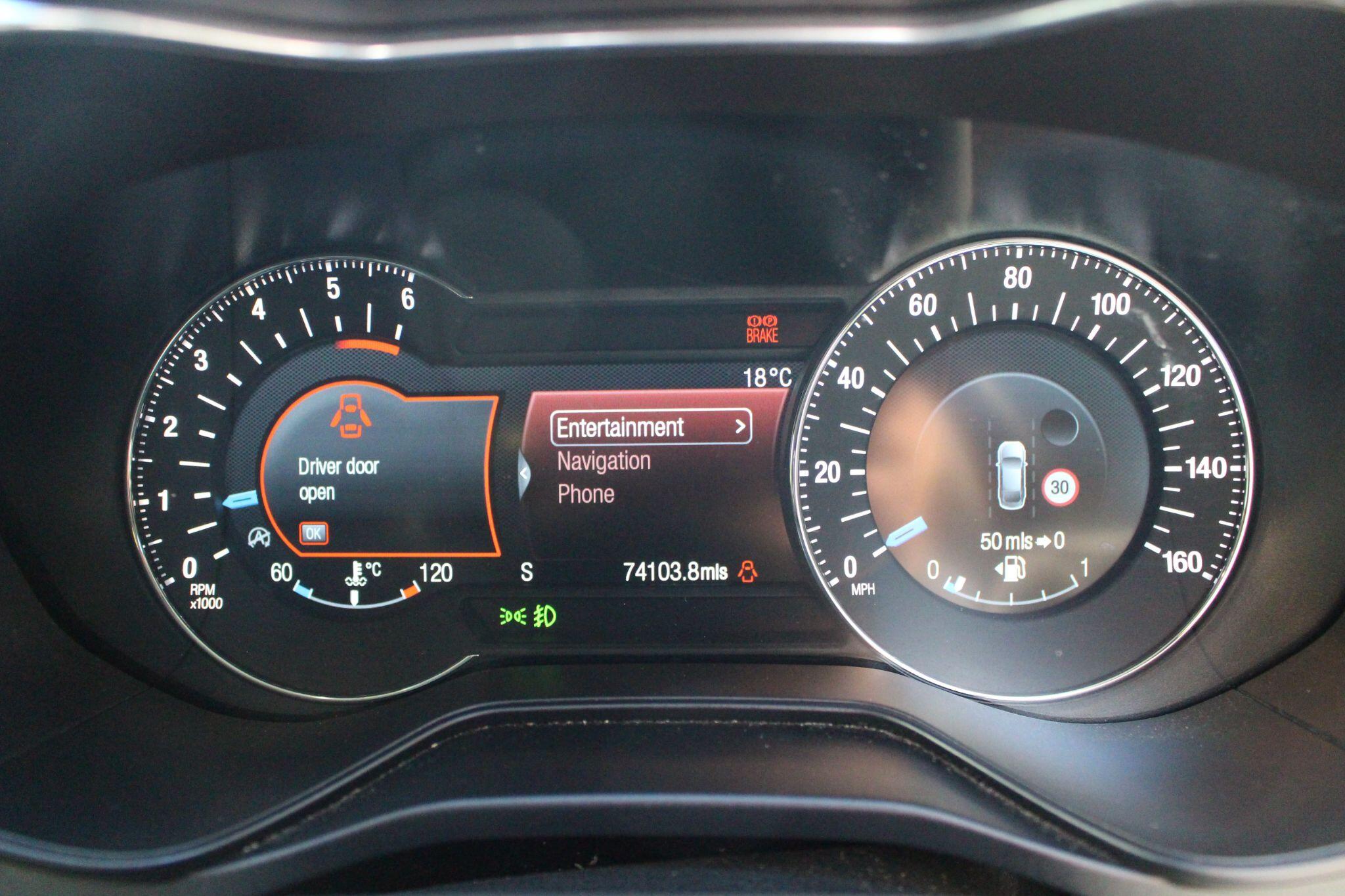 Ford Mondeo view 33