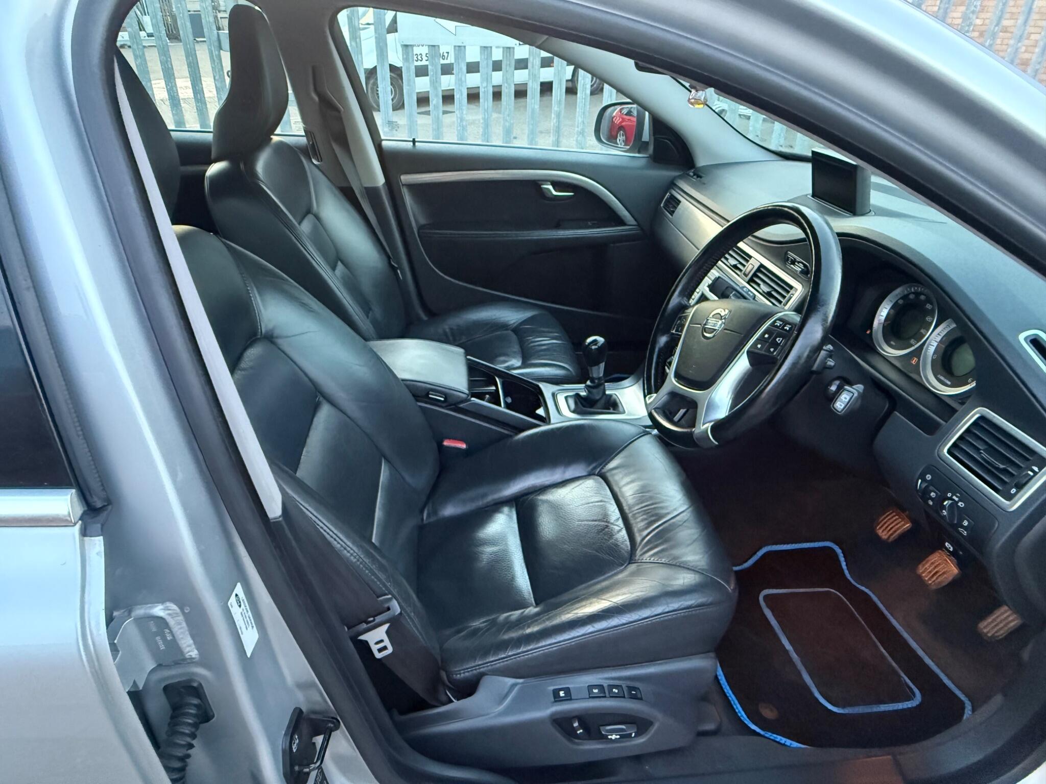 Volvo V70 view 13