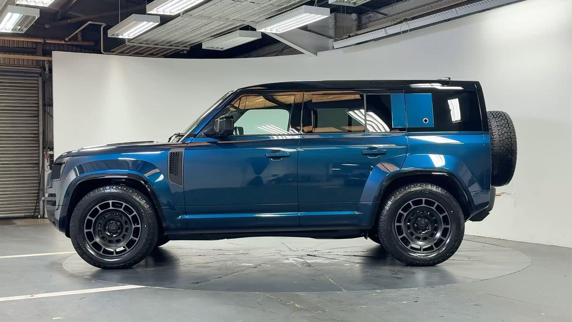 Land Rover Defender view 28