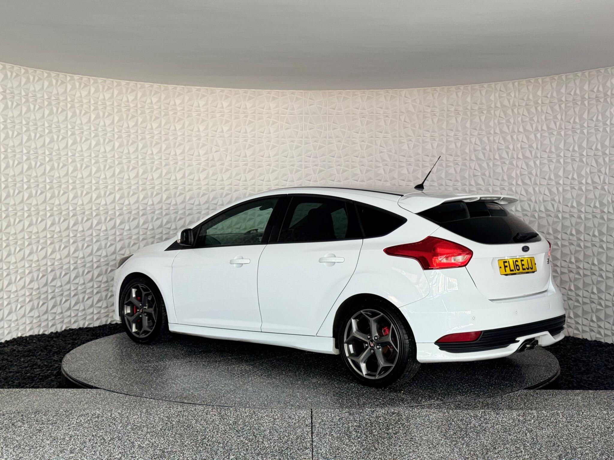 Ford Focus view 19