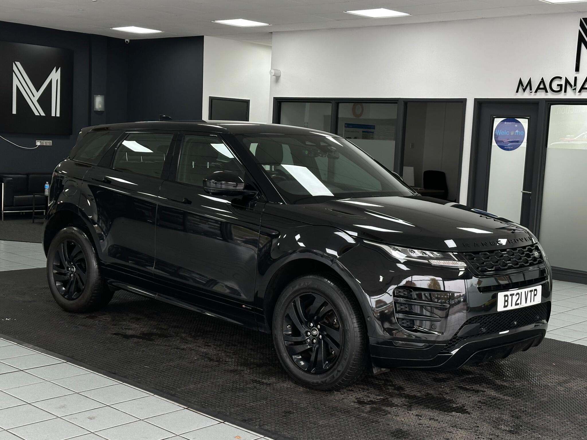 Land Rover Range Rover Evoque view 2
