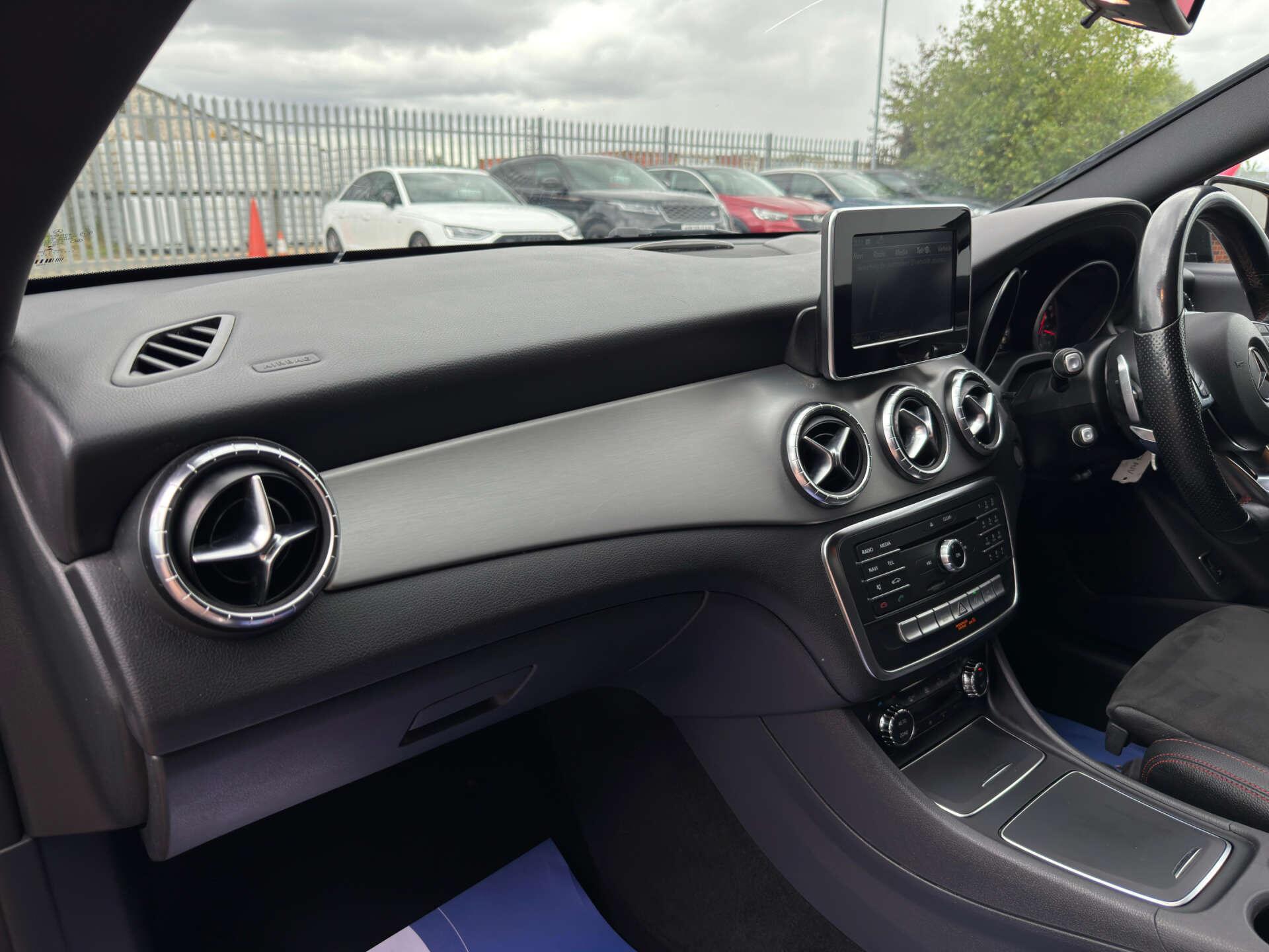 Mercedes-Benz Cla view 35