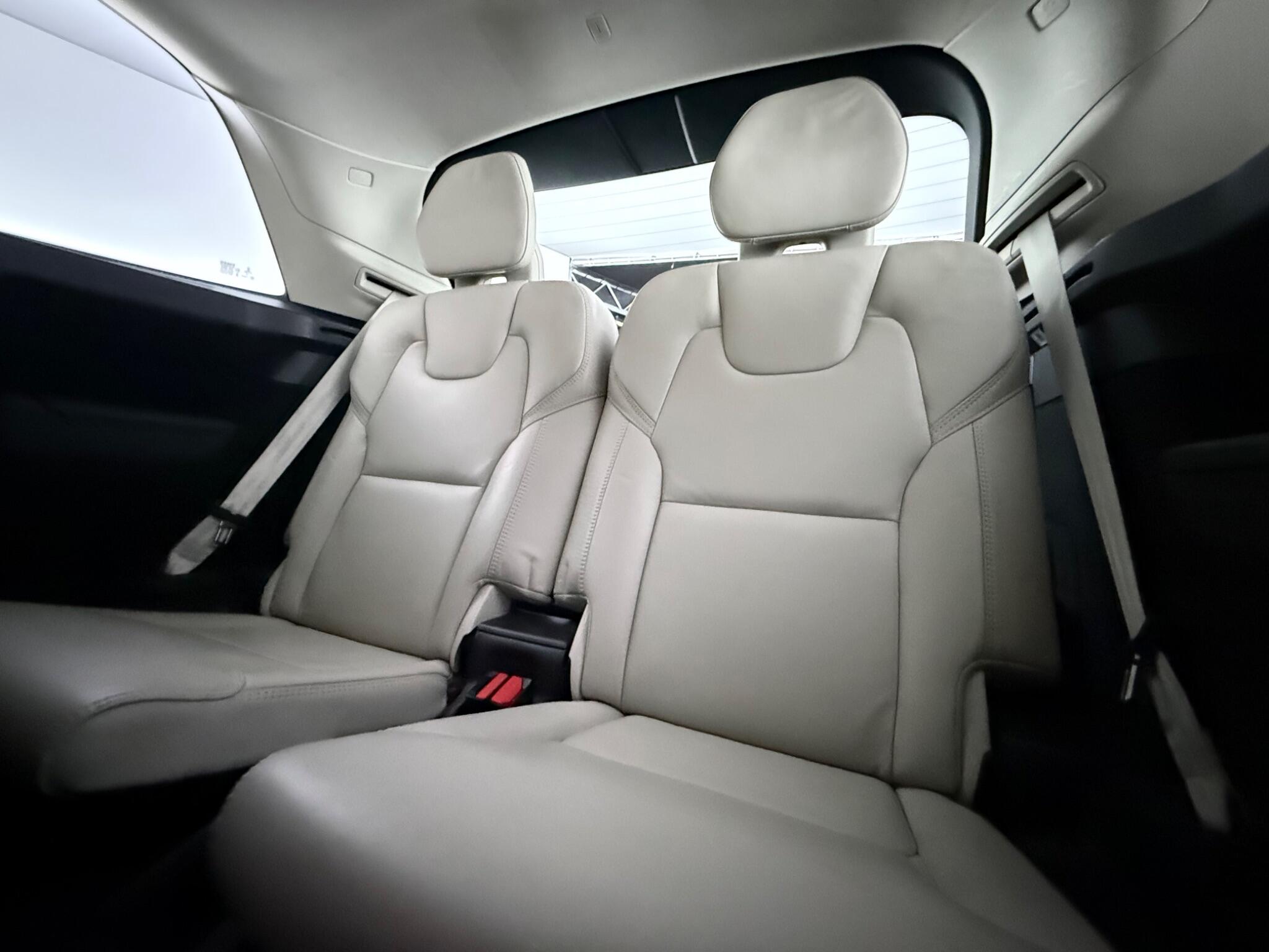 Volvo XC90 view 38
