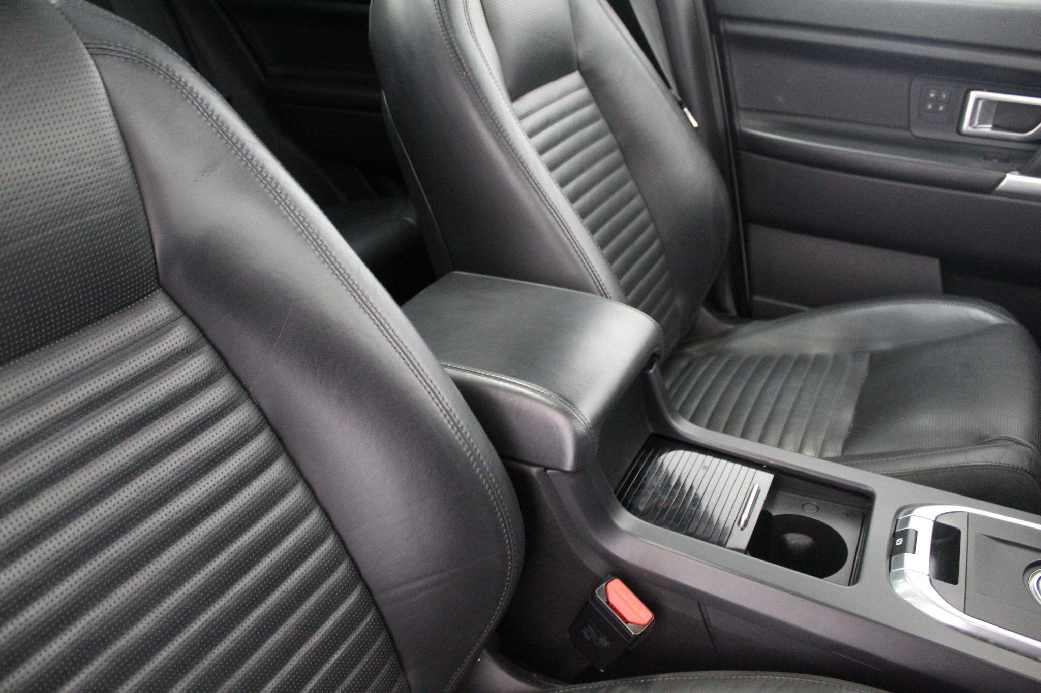 Land Rover Discovery Sport view 43