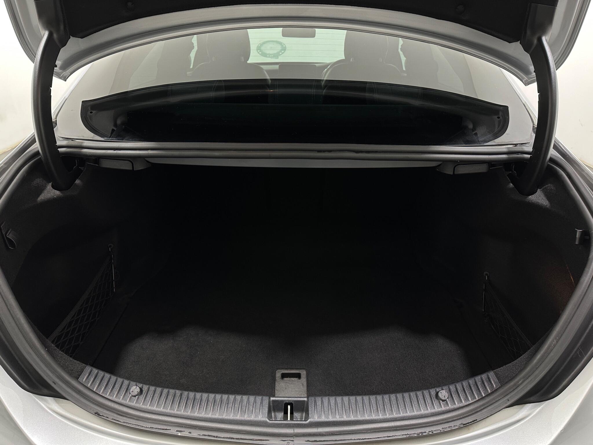 Mercedes-Benz C-Class view 49