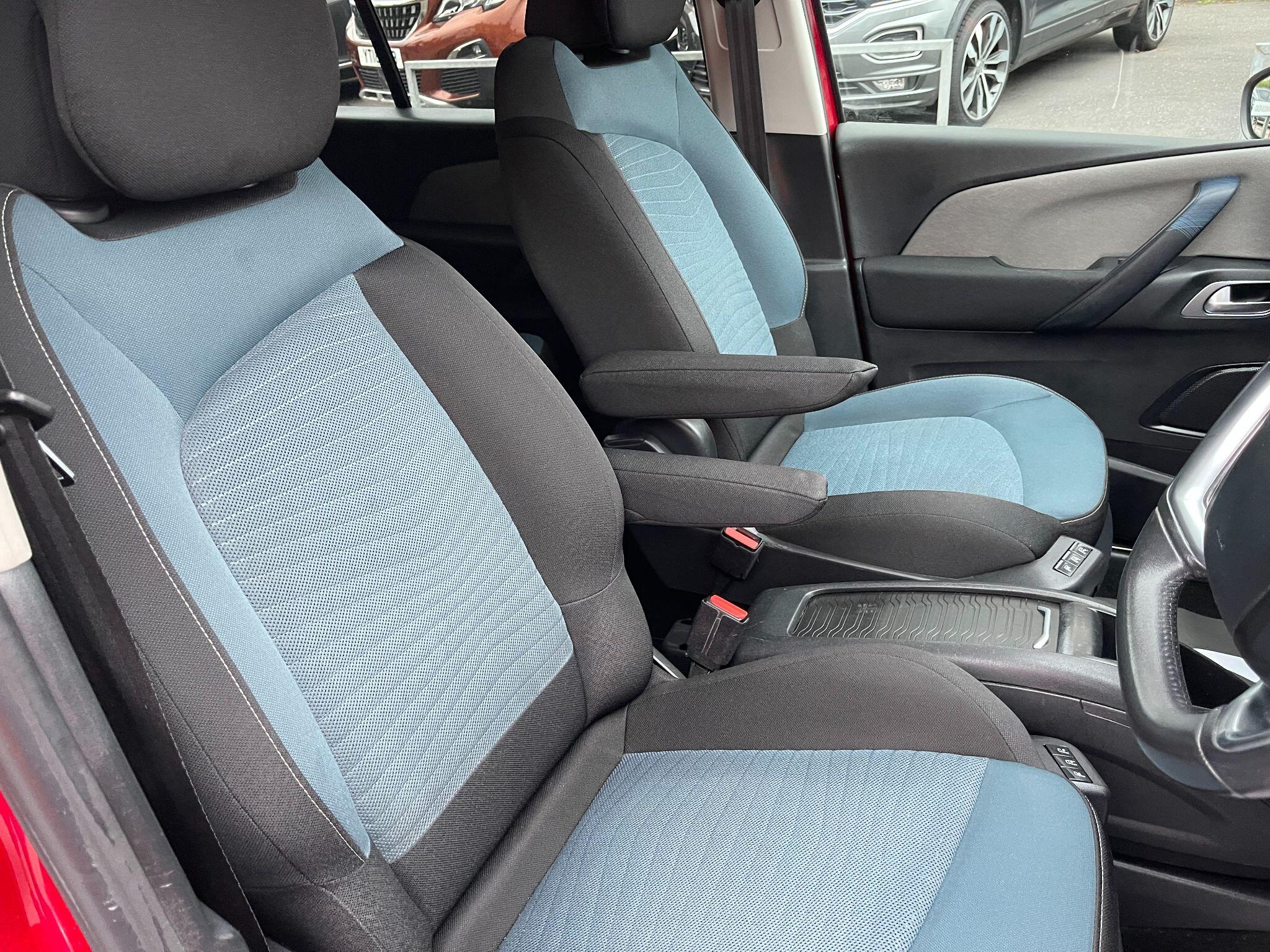 Citroen Grand C4 Picasso view 35