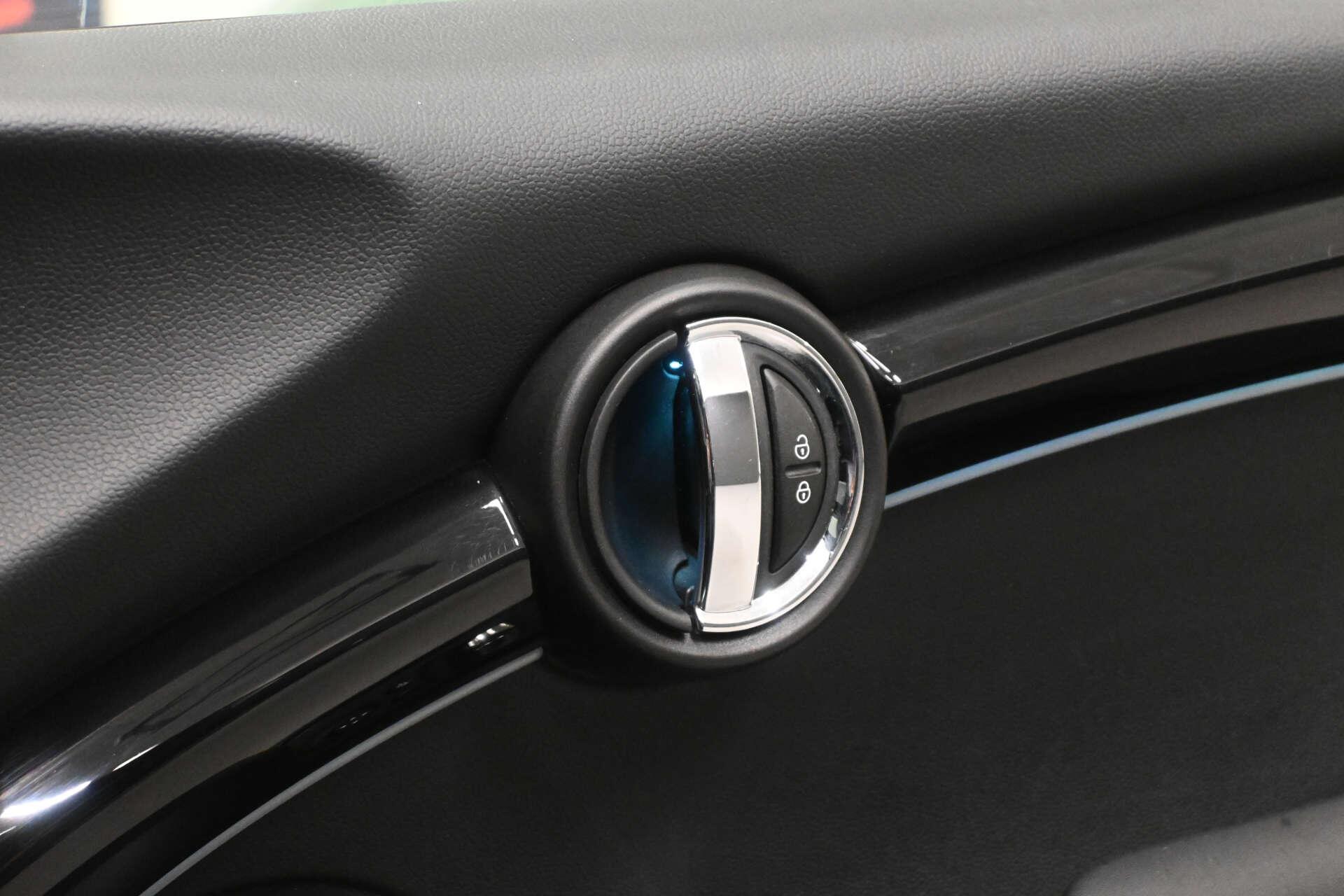 Mini Hatch view 48