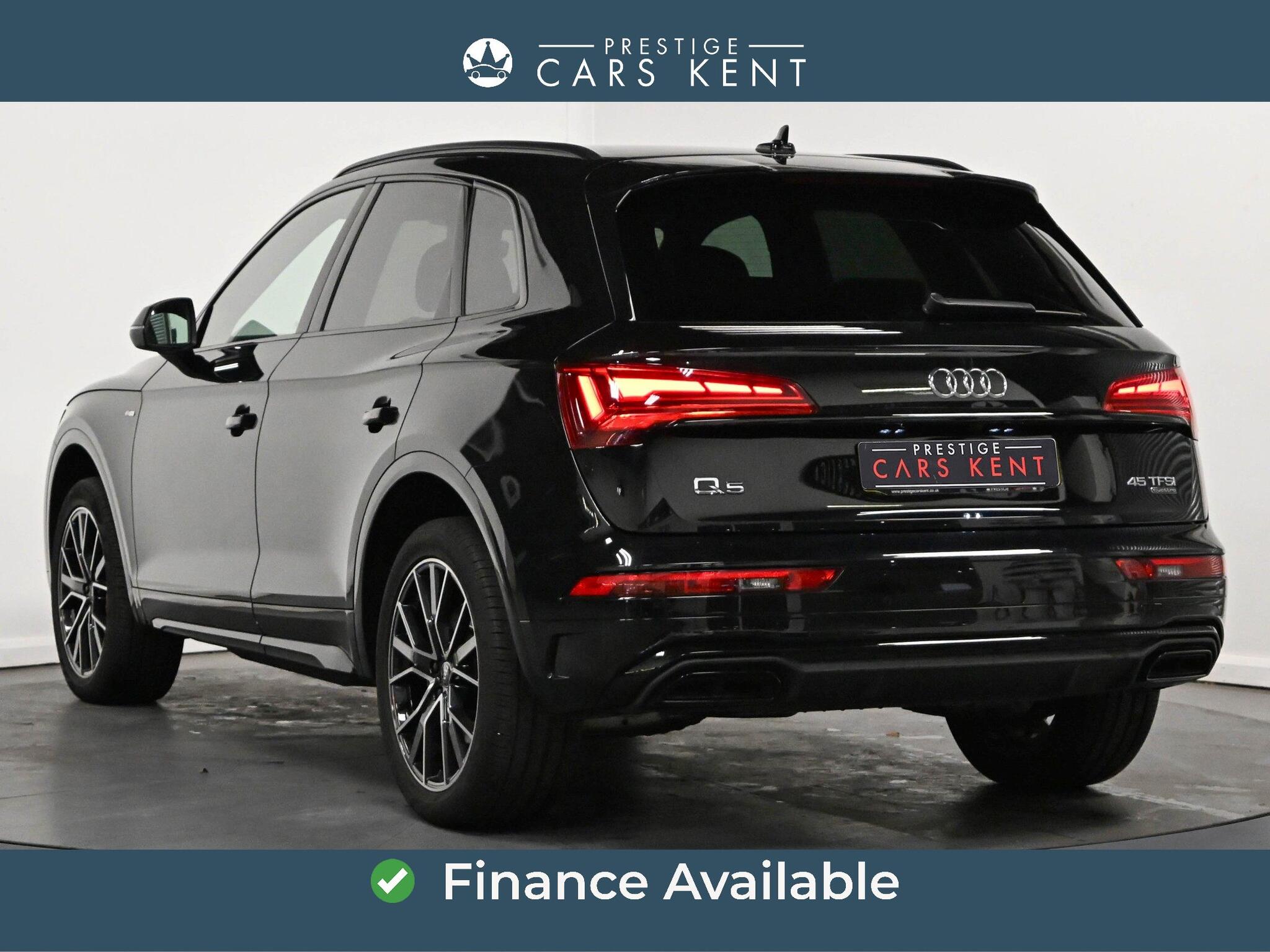 Audi Q5 view 3