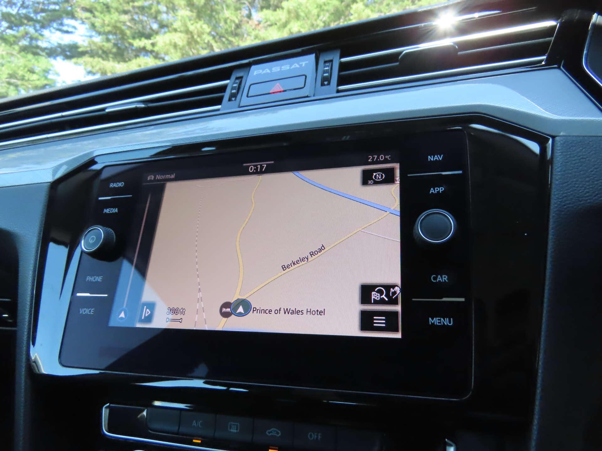 Volkswagen Passat view 10