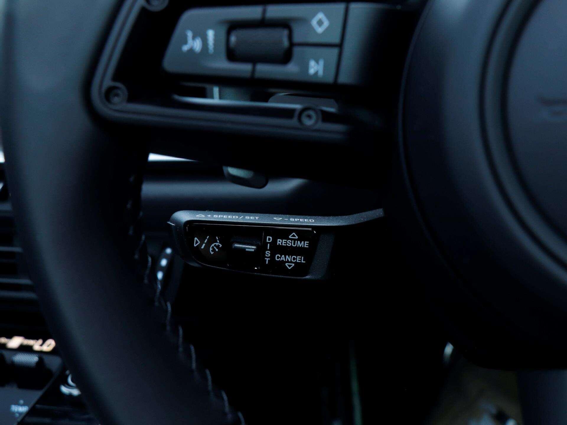Porsche 911 view 19