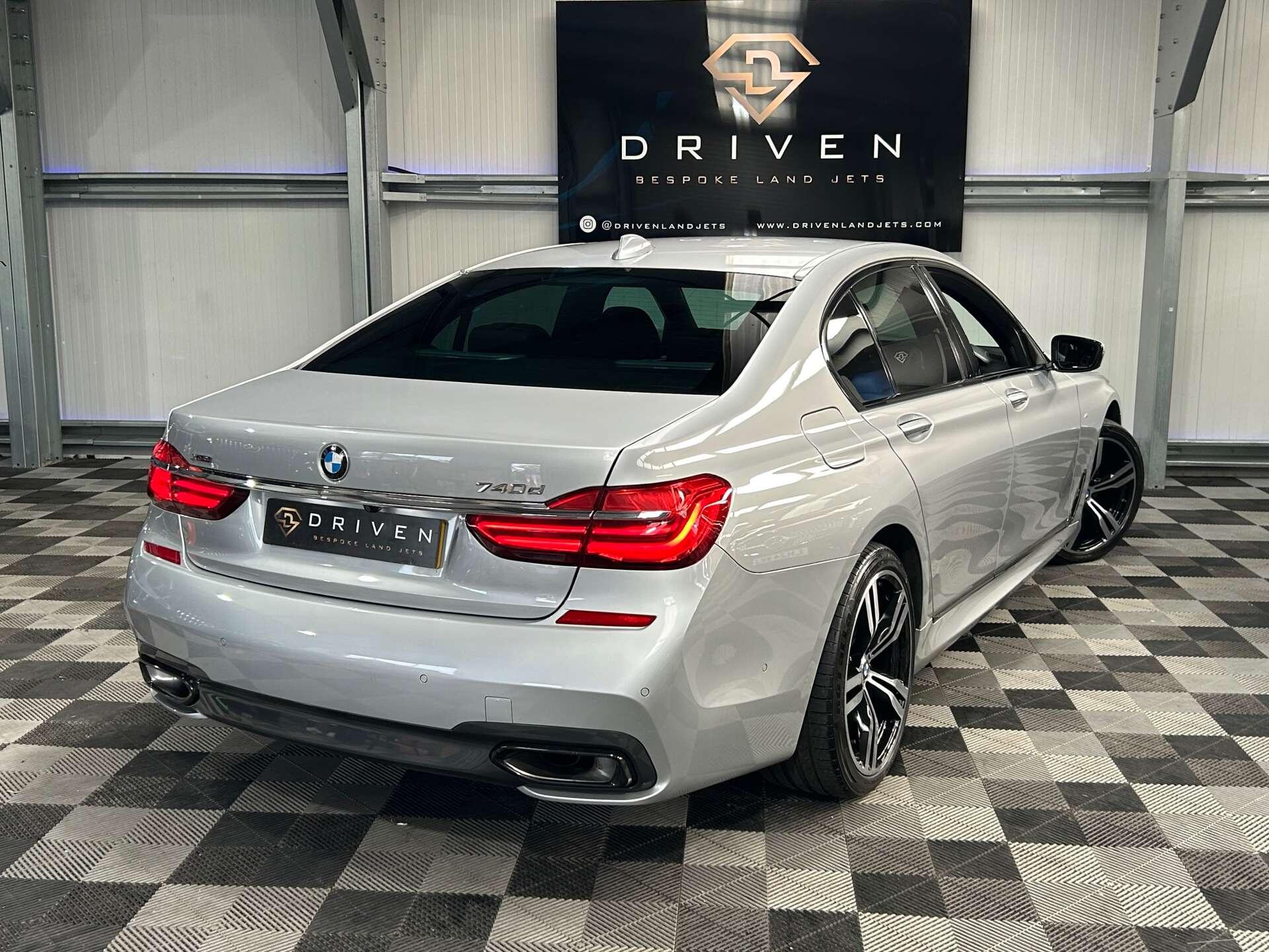 BMW 7 Series view 15