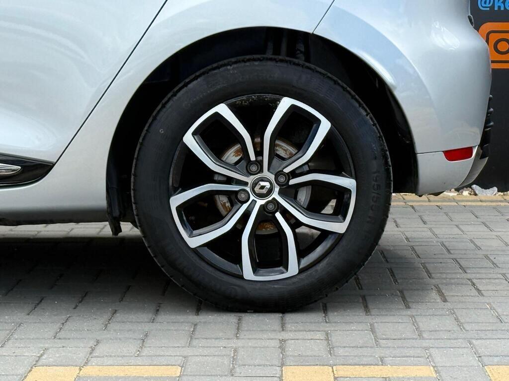 Renault Clio view 15