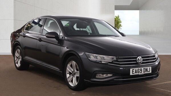 Volkswagen Passat view 3