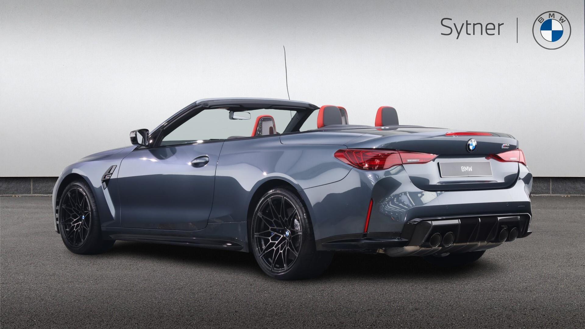 BMW M4 view 3