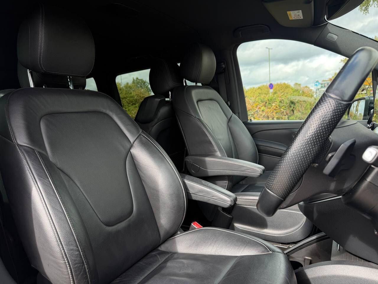Mercedes-Benz Eqv view 12