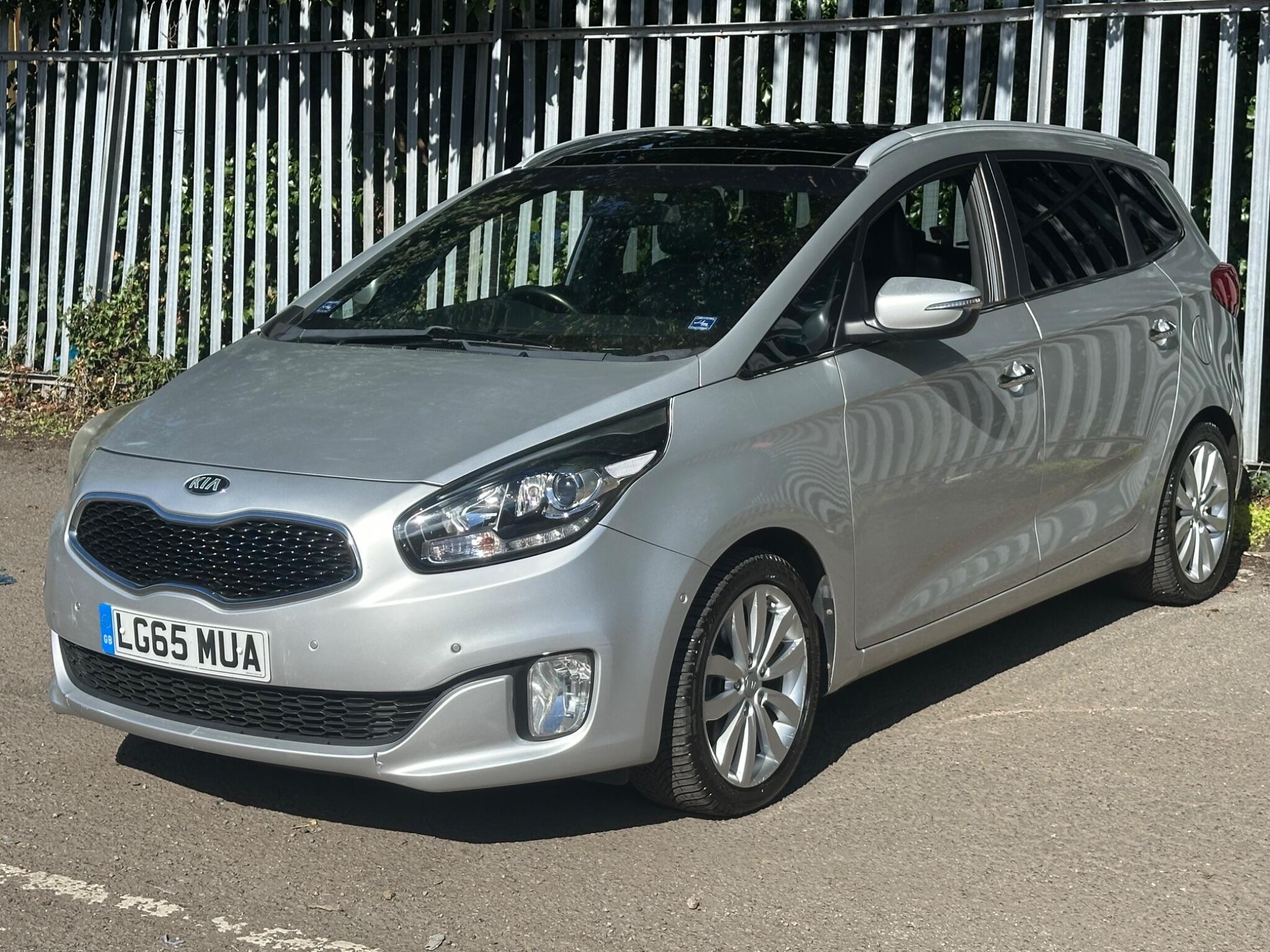 Kia Carens view 3