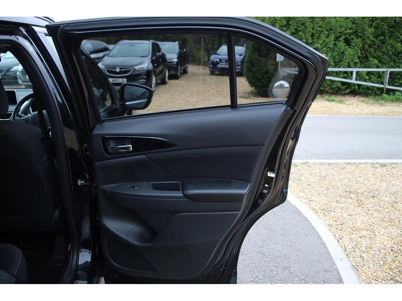 Mitsubishi Eclipse Cross view 42