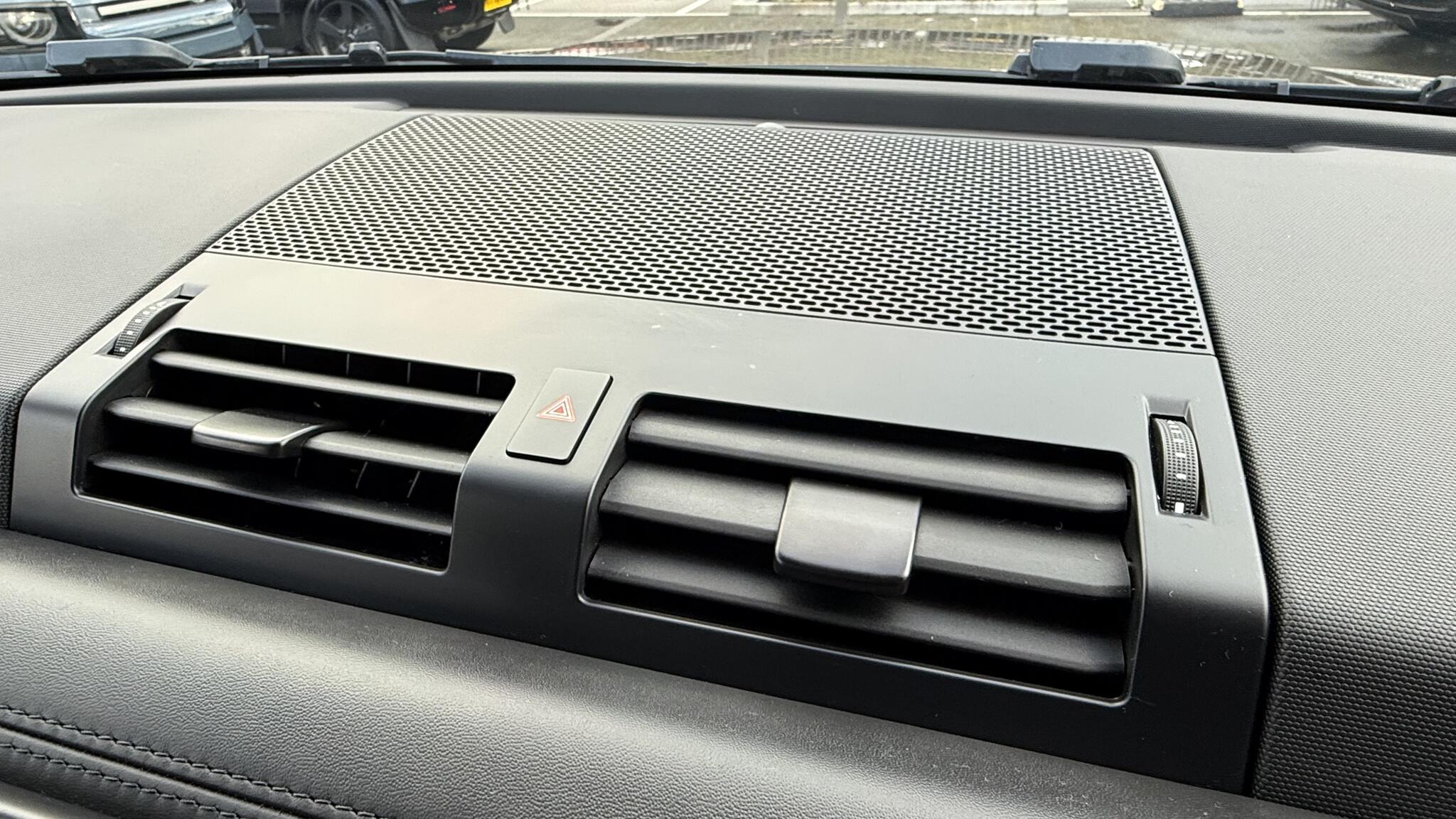 Land Rover Defender view 38
