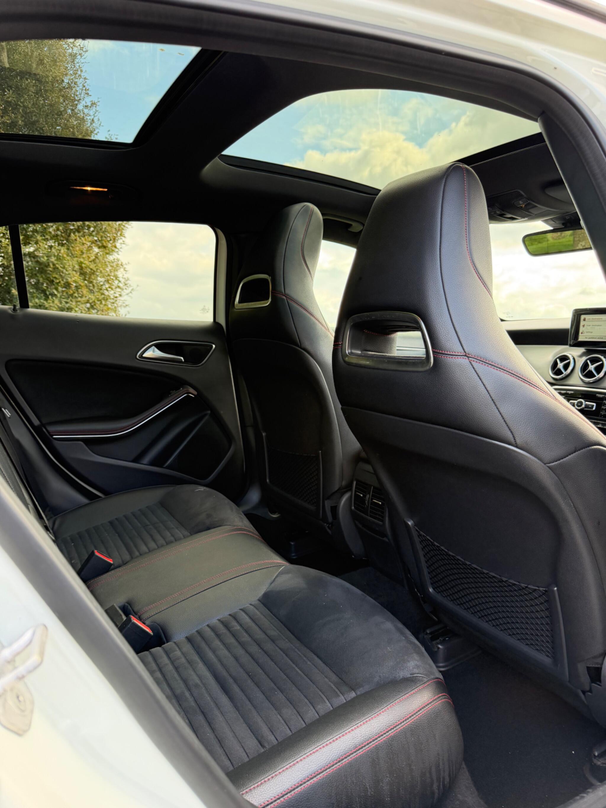 Mercedes-Benz Gla view 23