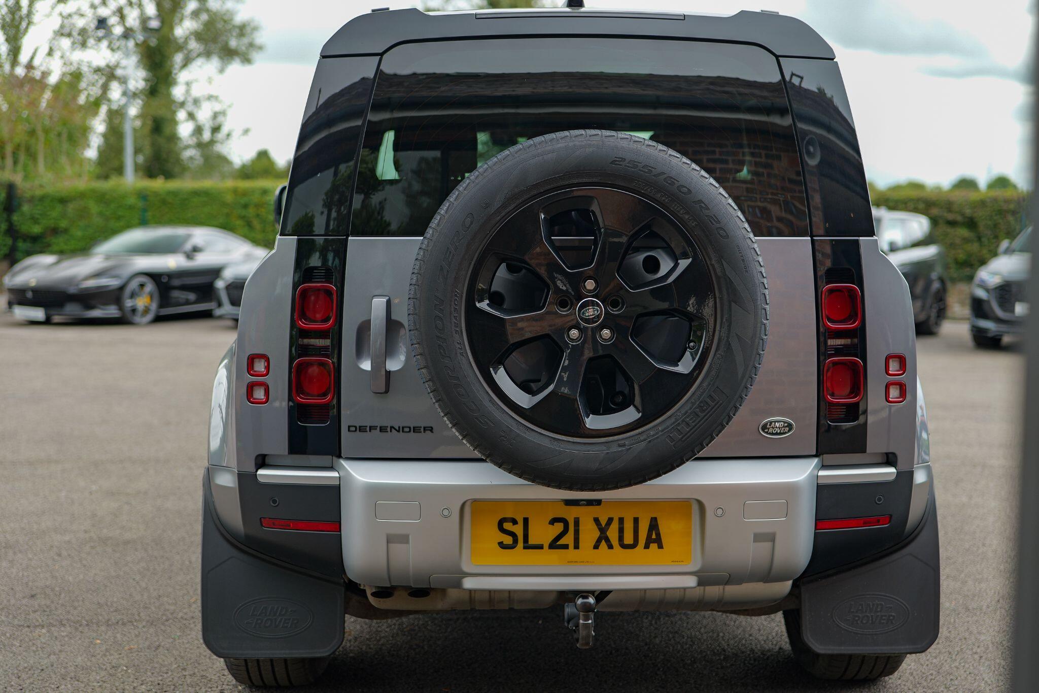Land Rover Defender 90 view 12