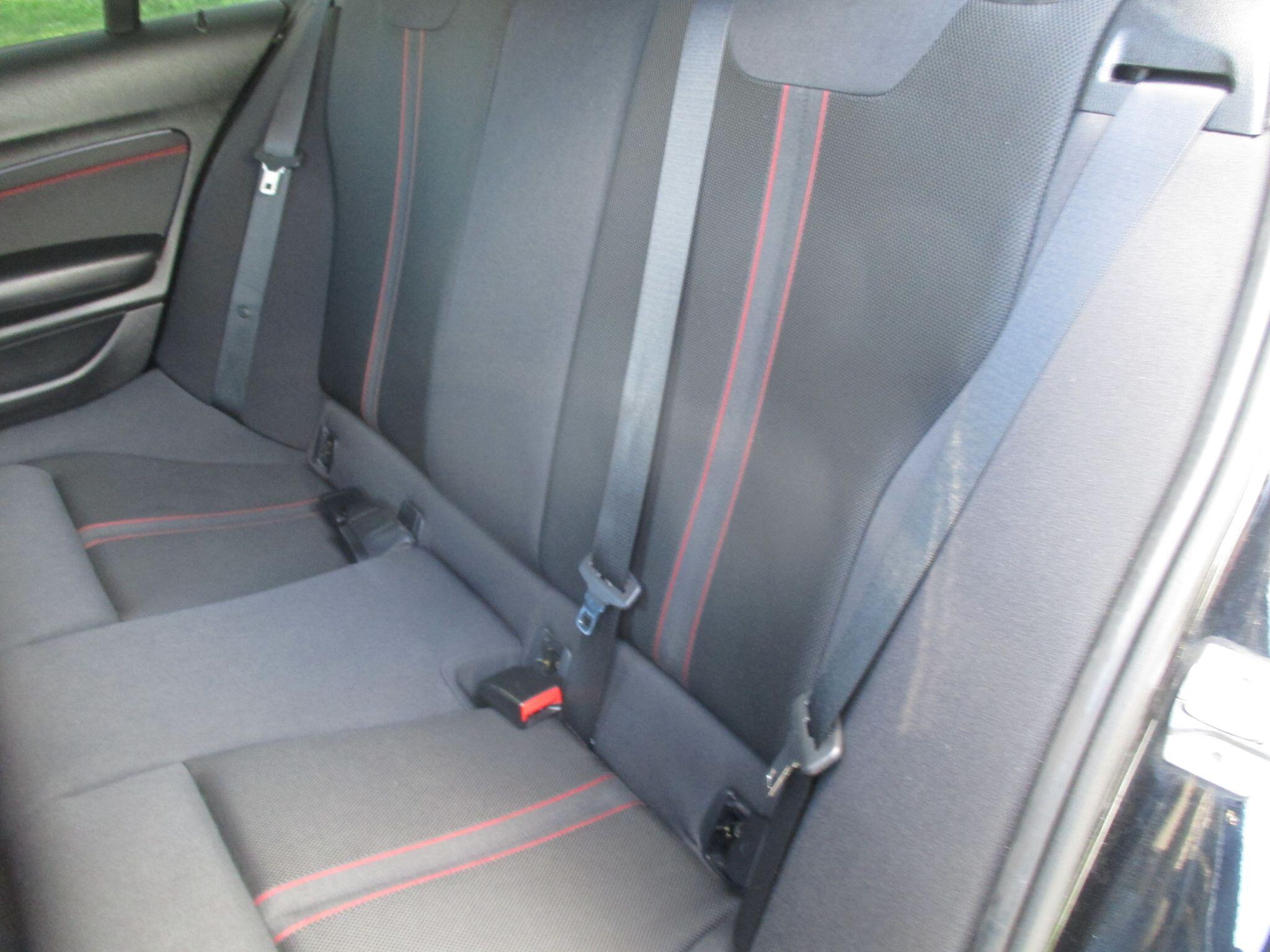 BMW 1 Series view 30
