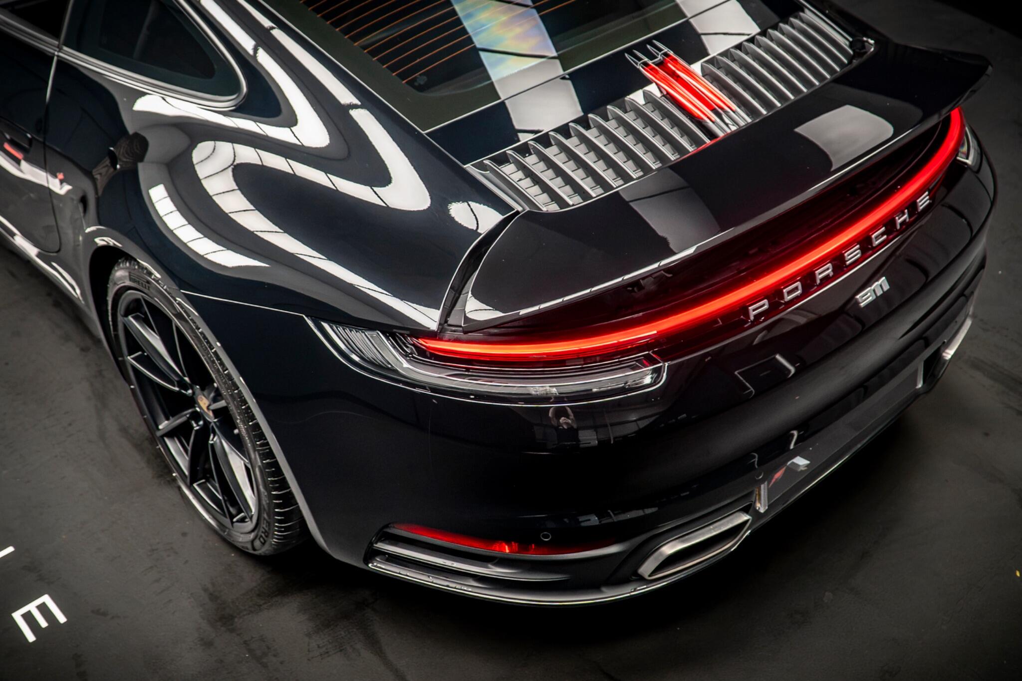 Porsche 911 view 19