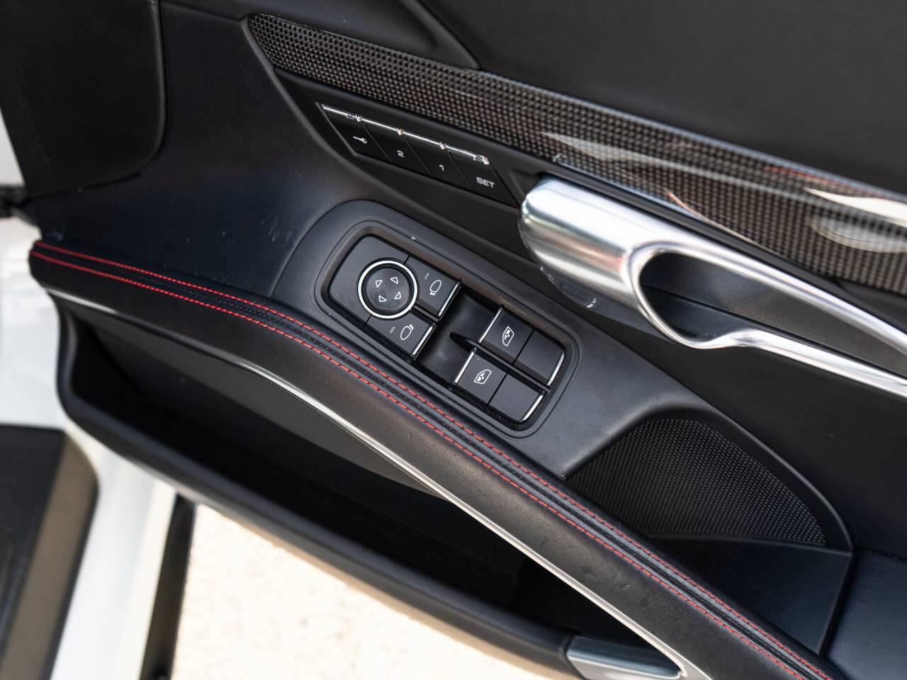 Porsche 911 view 29