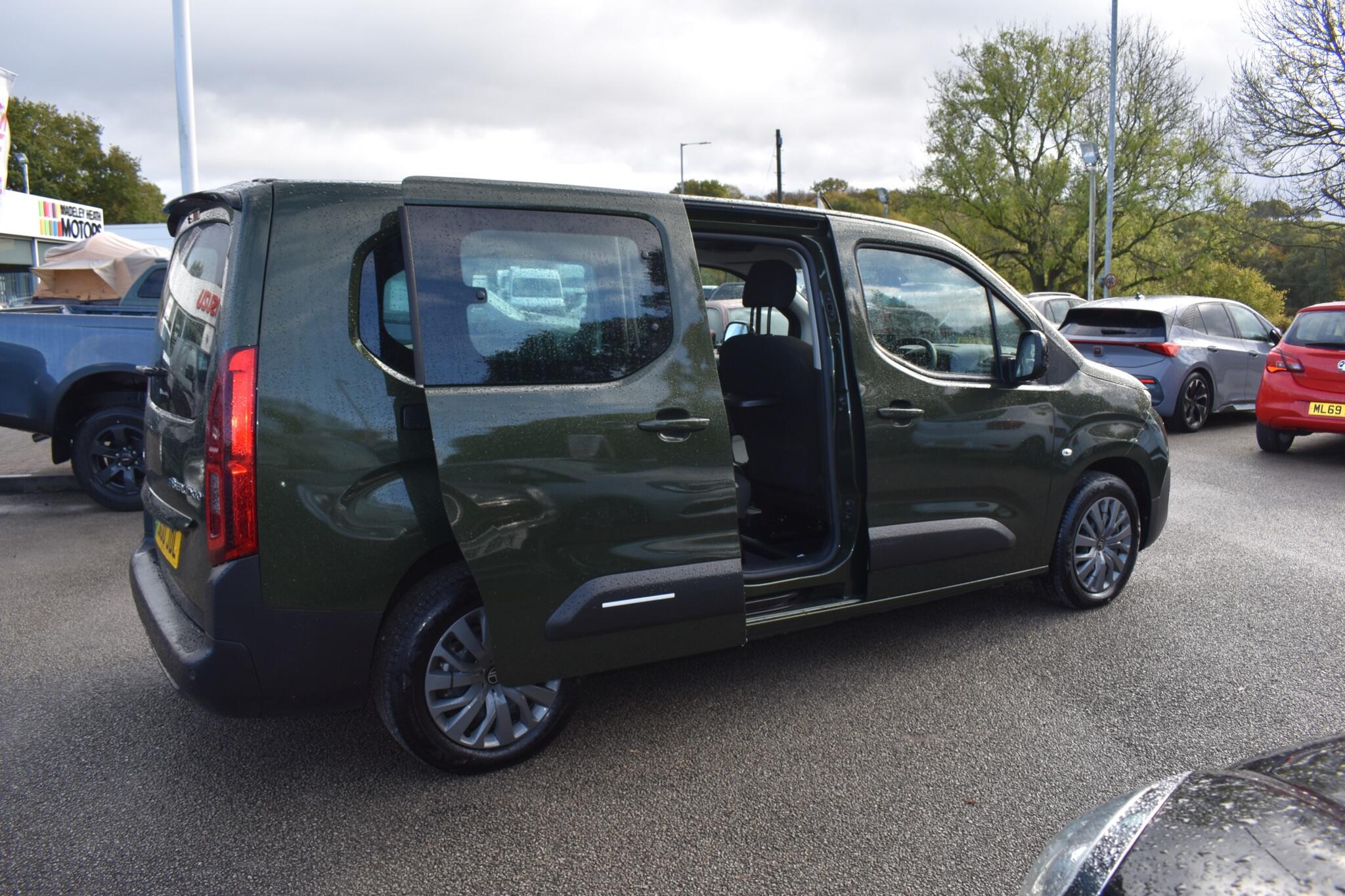 e-Berlingo - 52kWh PLUS XL Auto 5dr (7.4kW Charger) - Image 26